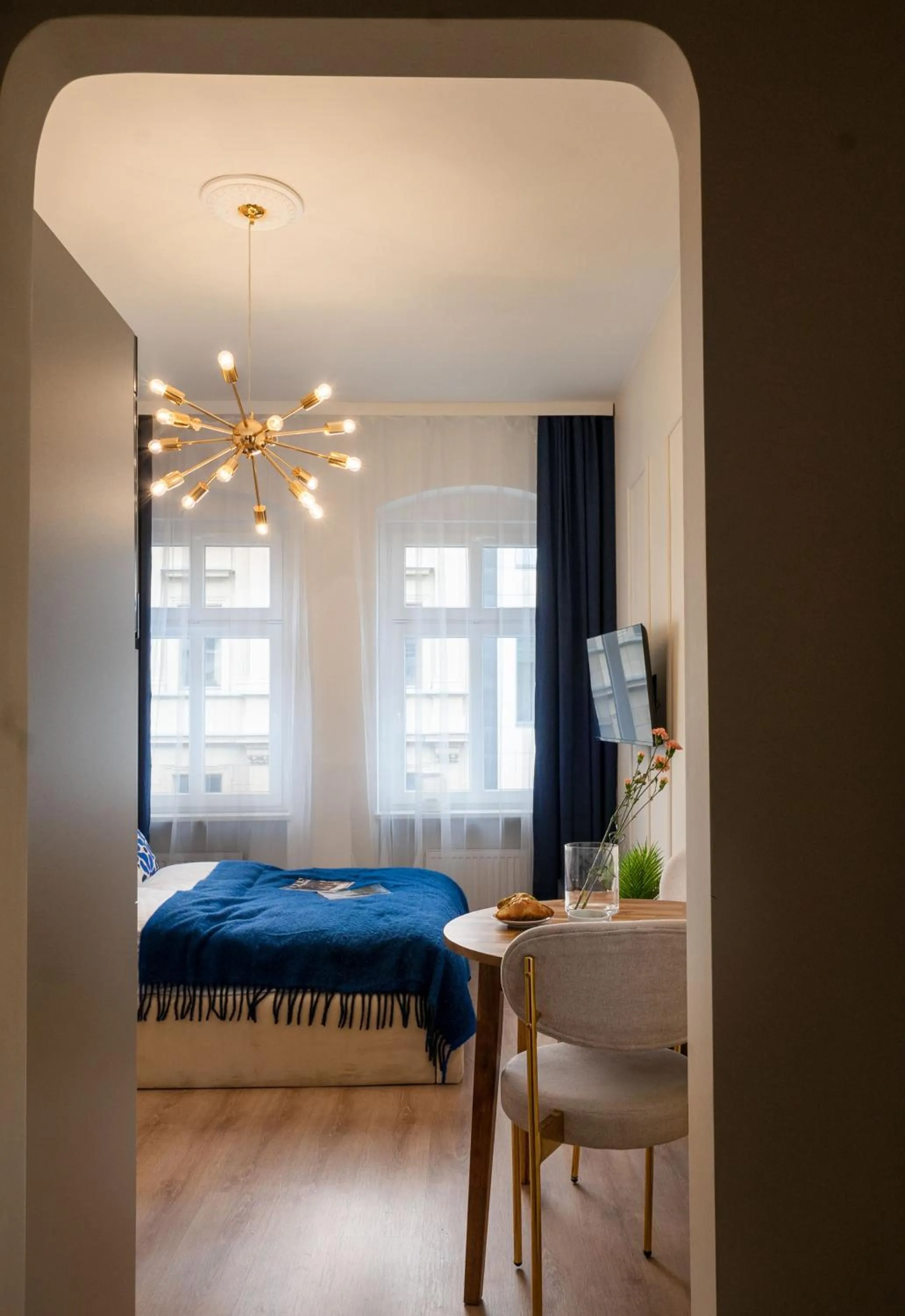 Neon 45 Apartment - ProperUNIT