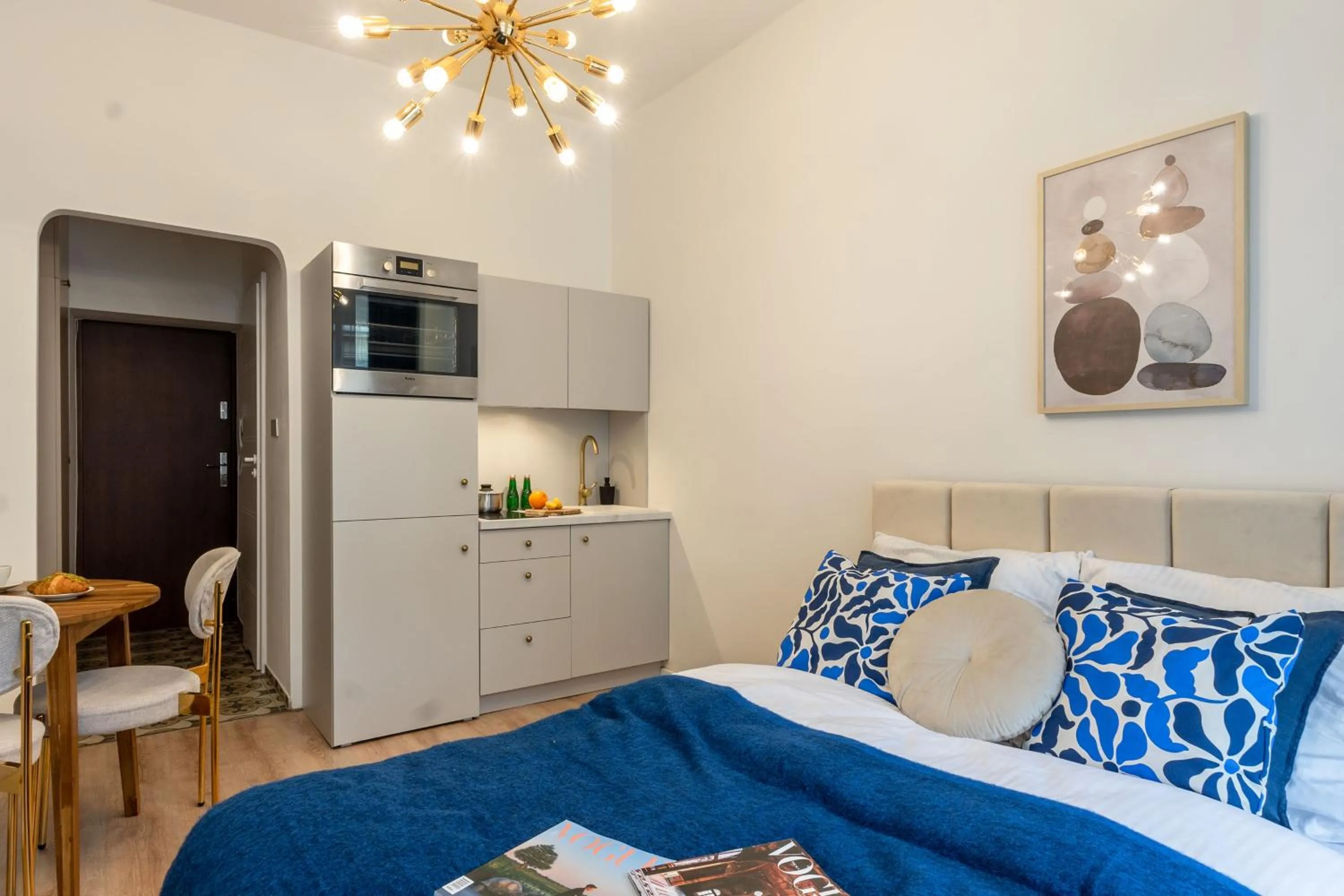 Neon 45 Apartment - ProperUNIT
