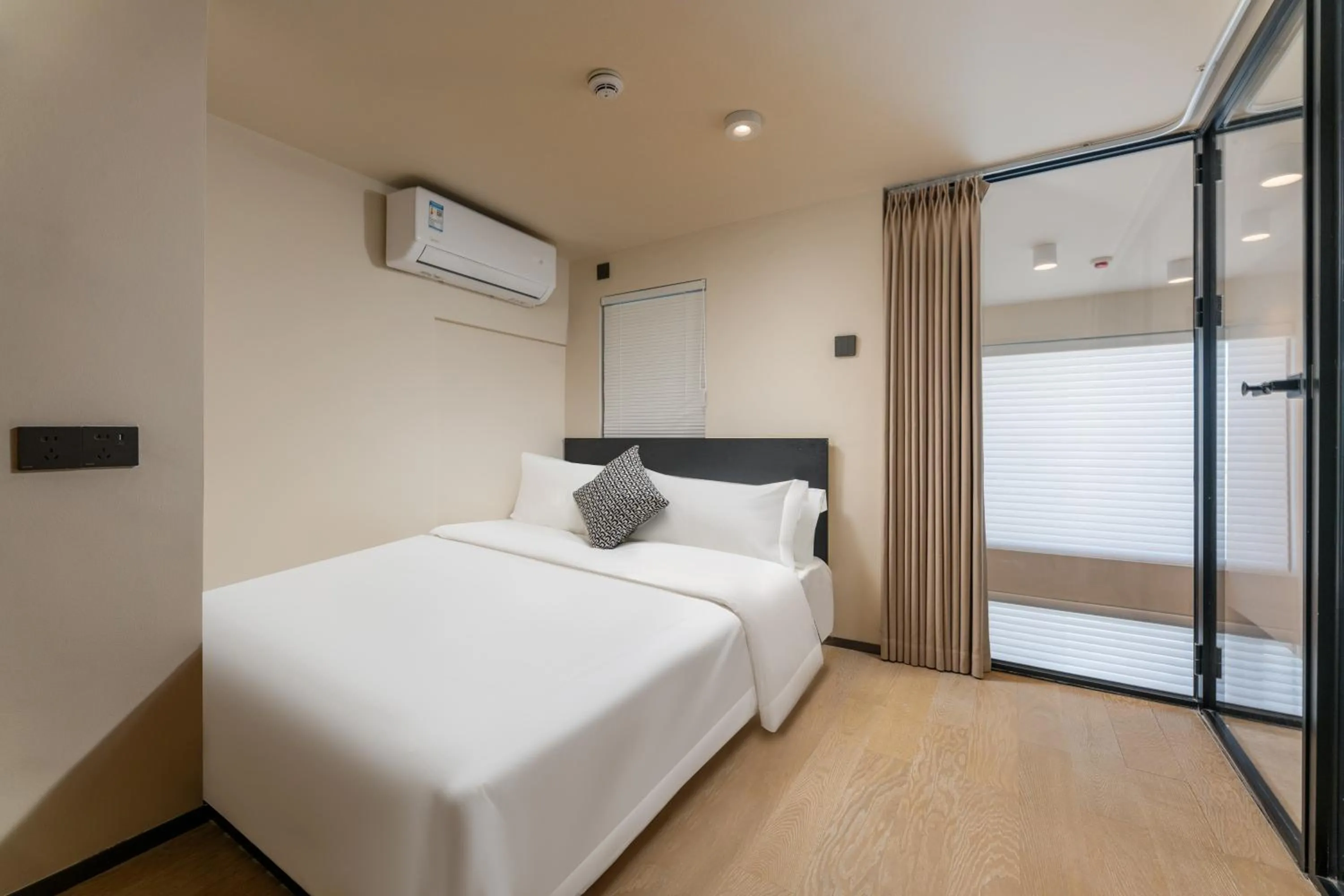 Photo of the whole room, Bed in GTOOO Hotel