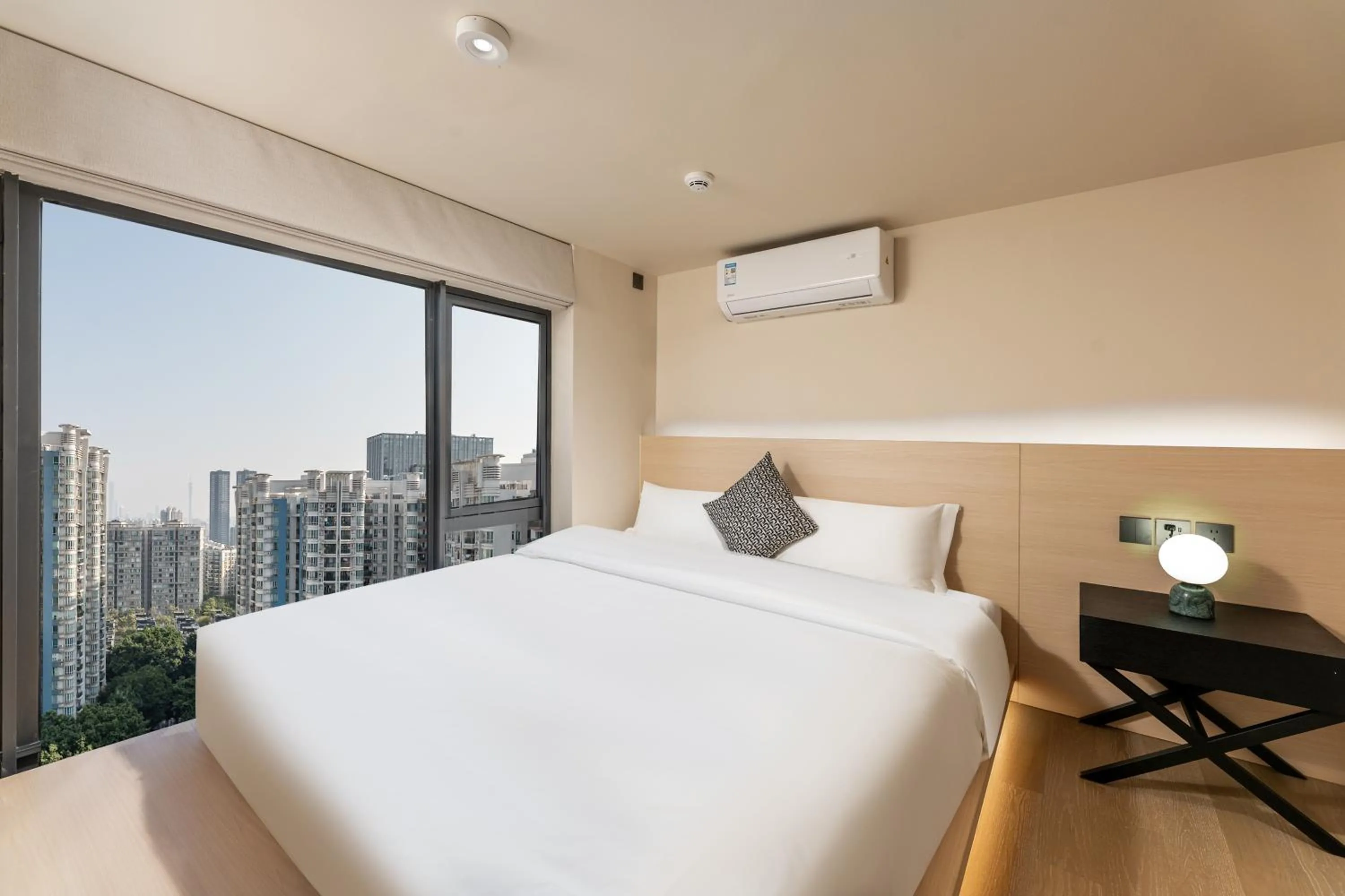 Photo of the whole room, Bed in GTOOO Hotel
