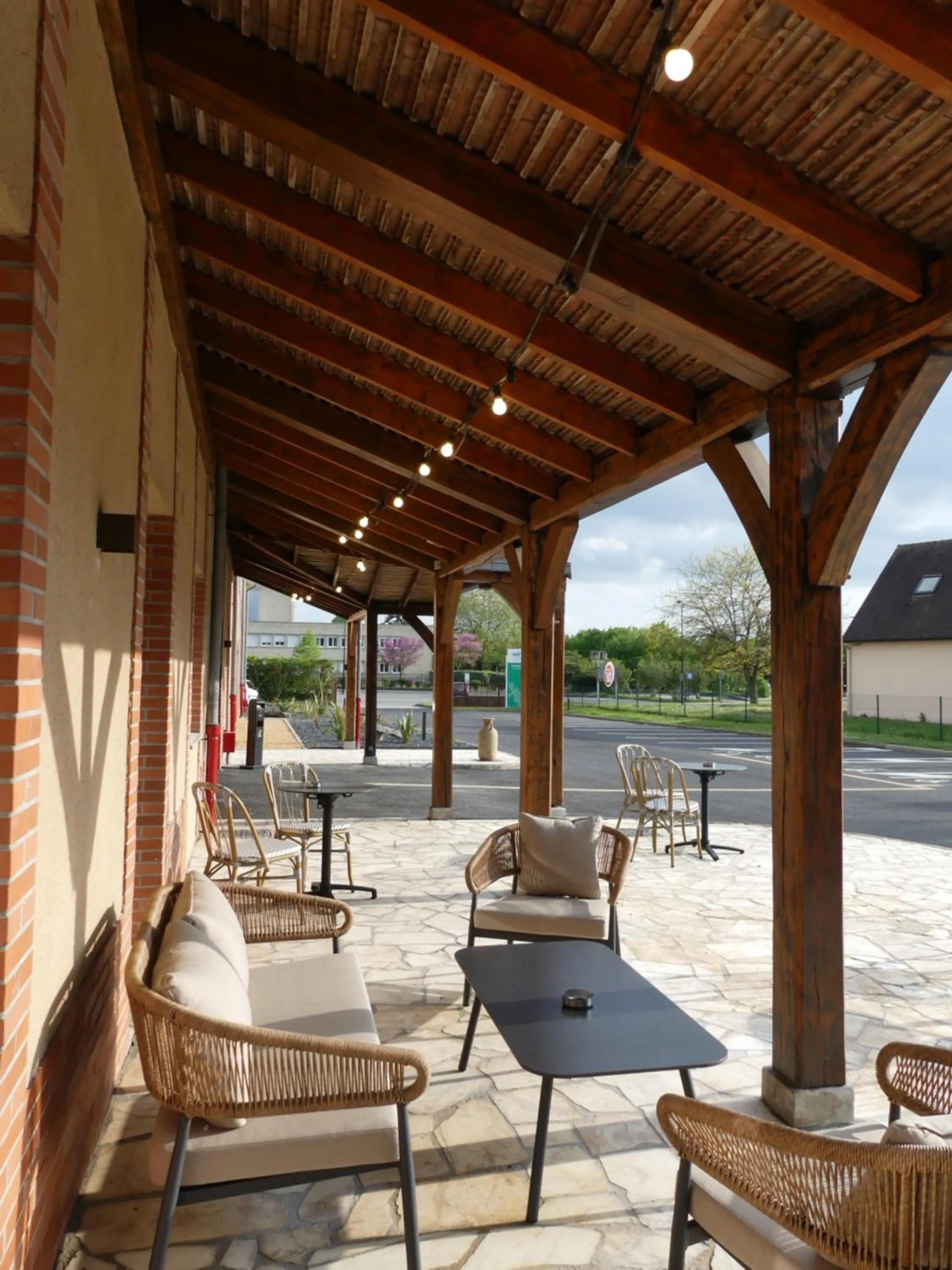 Patio in Brit Hotel Confort Alençon