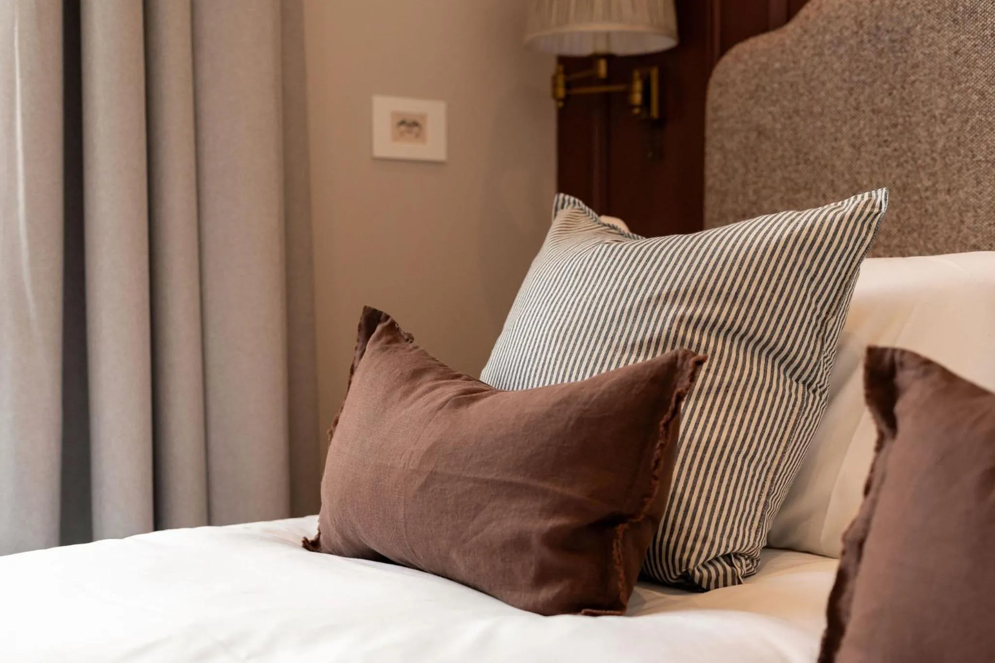 Bedroom, Bed in Moment George IV Bridge