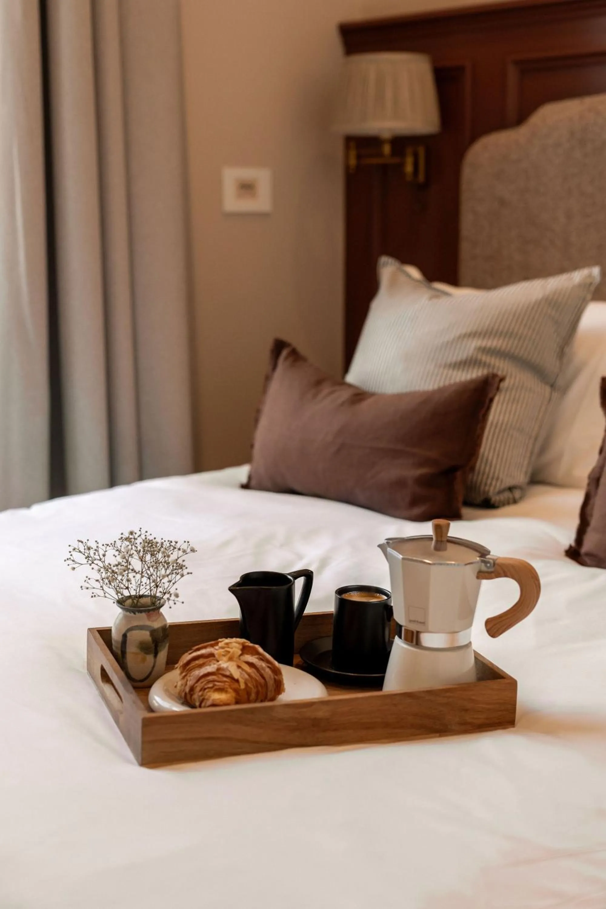 Bedroom, Bed in Moment George IV Bridge