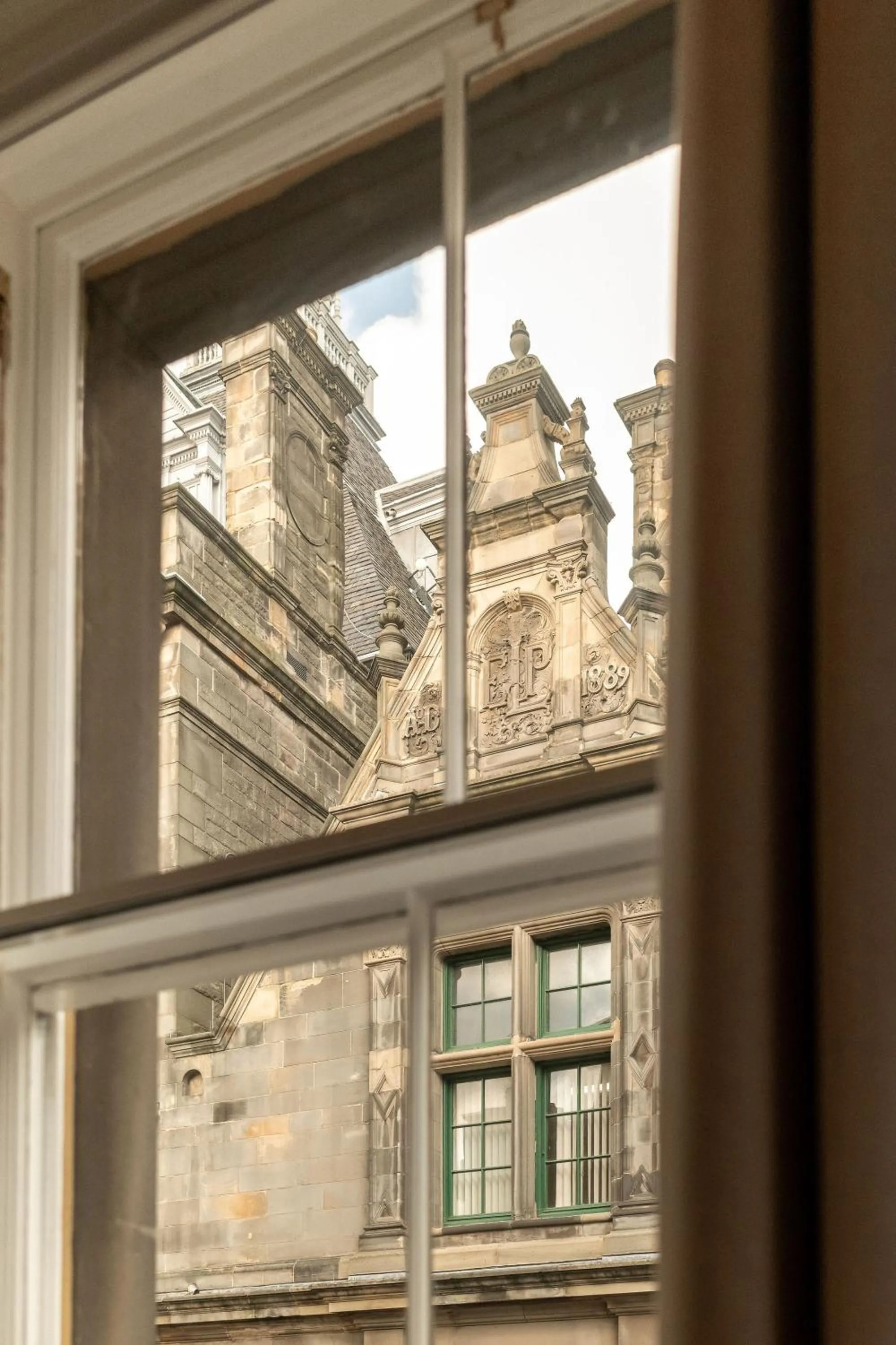 City view in Moment George IV Bridge