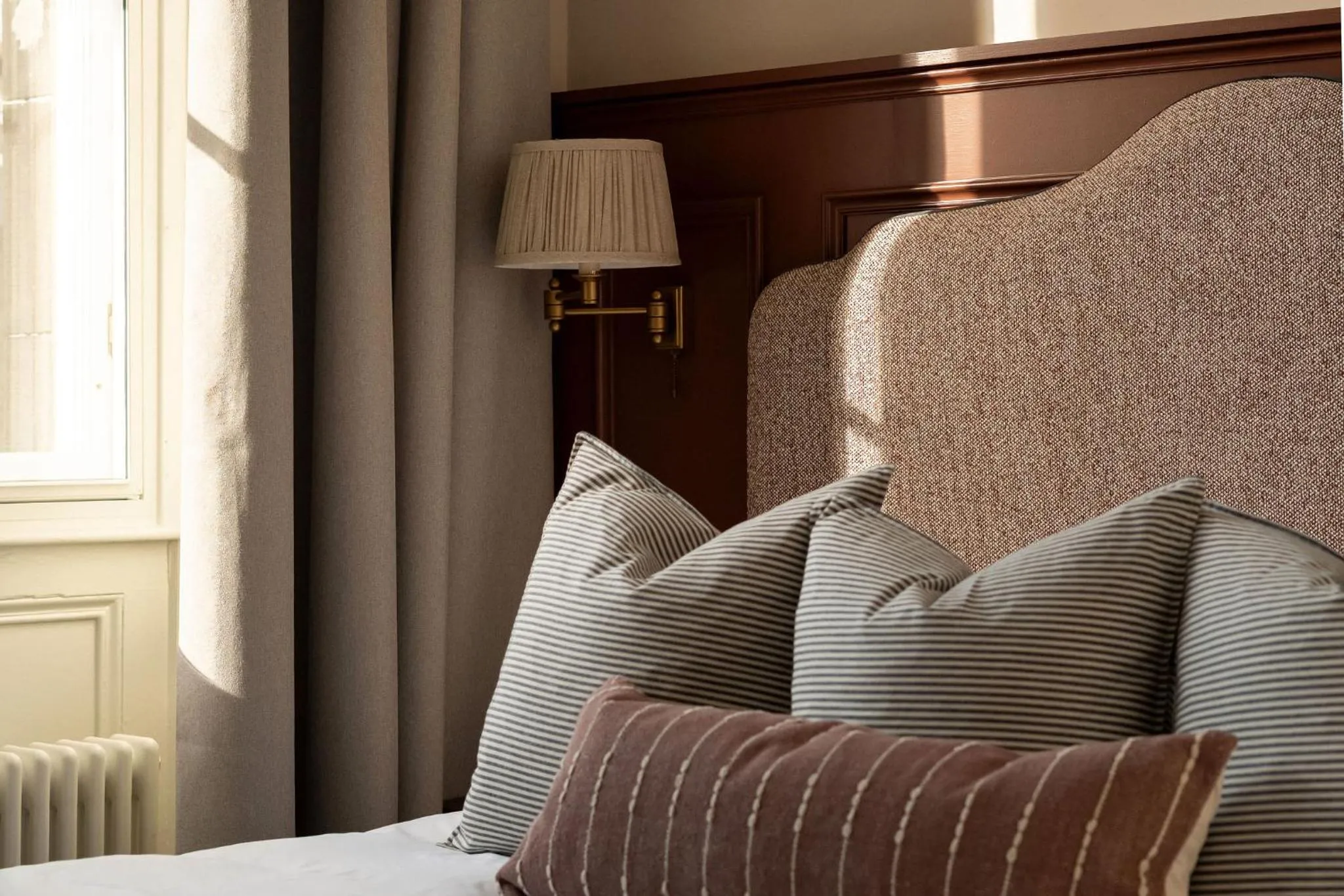 Bed in Moment George IV Bridge