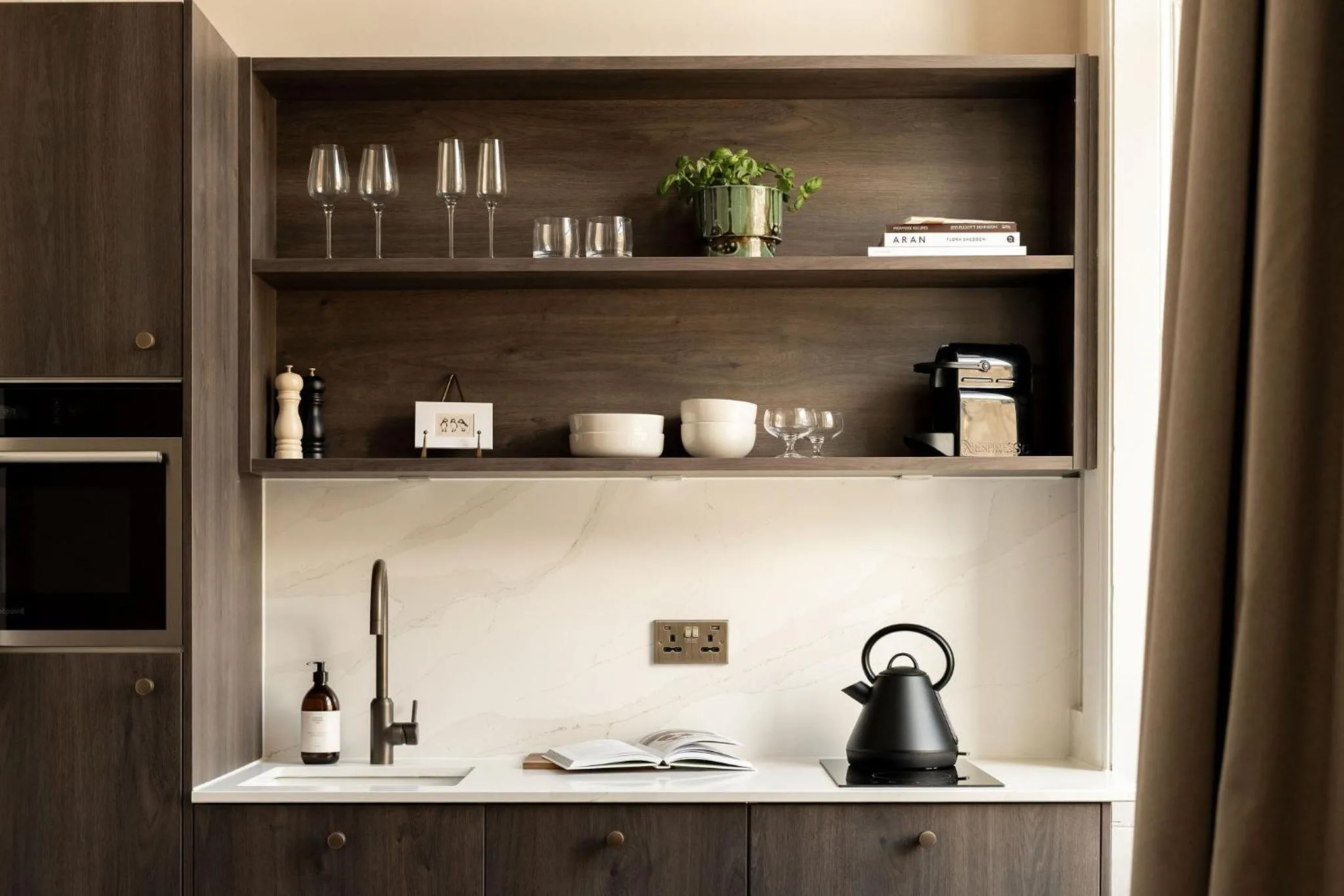 Coffee/tea facilities in Moment George IV Bridge