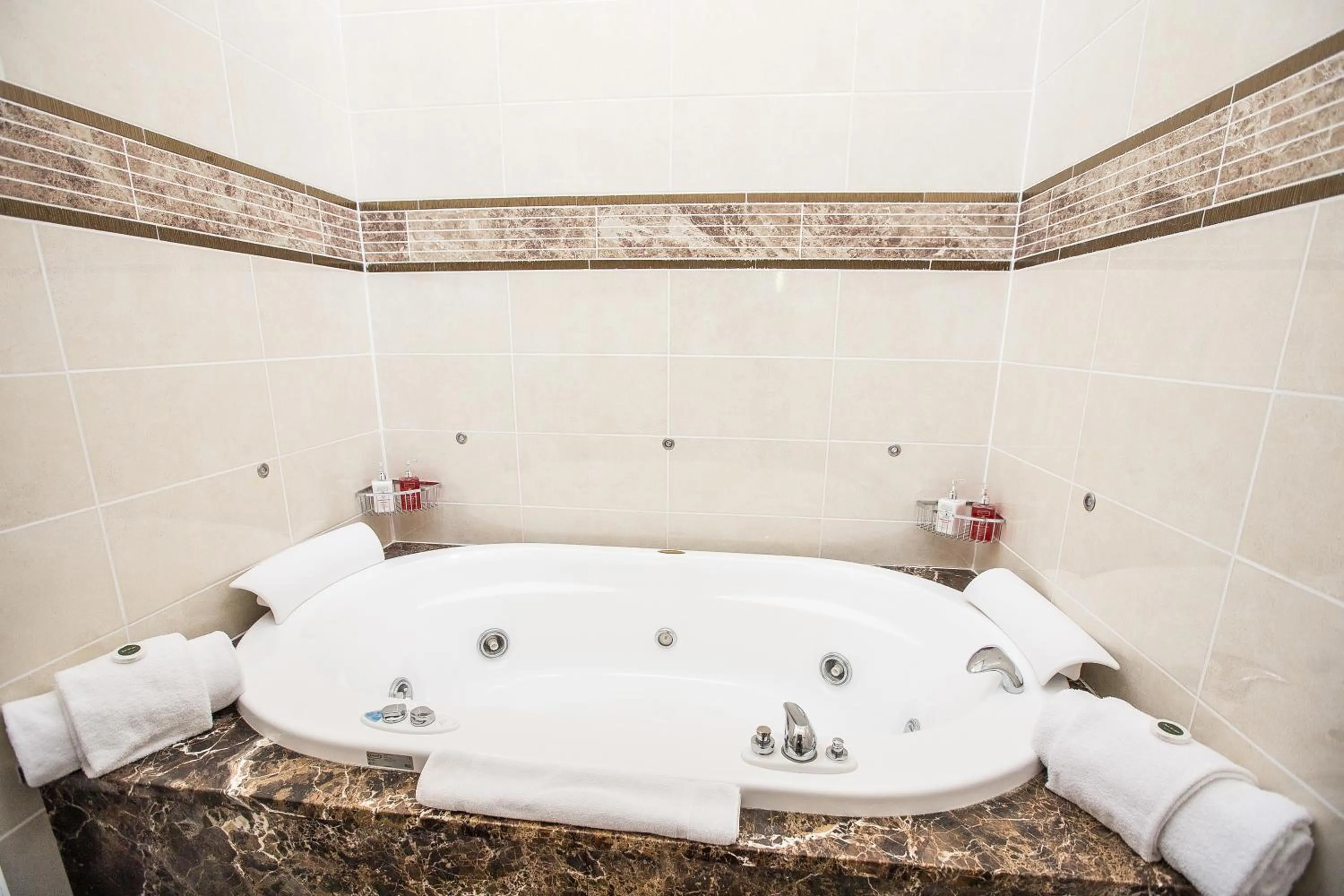 Hot Tub in Tullyglass House Hotel