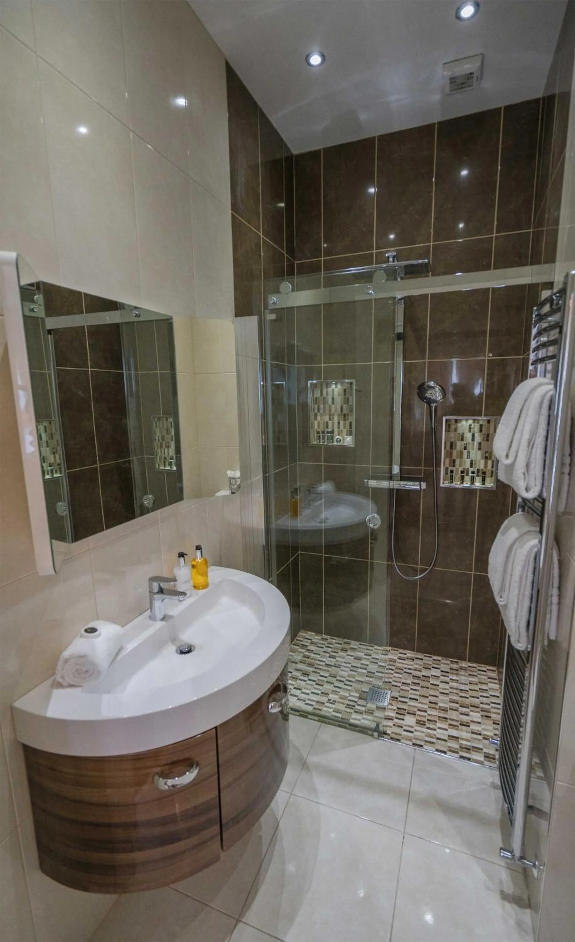 Shower in Tullyglass House Hotel