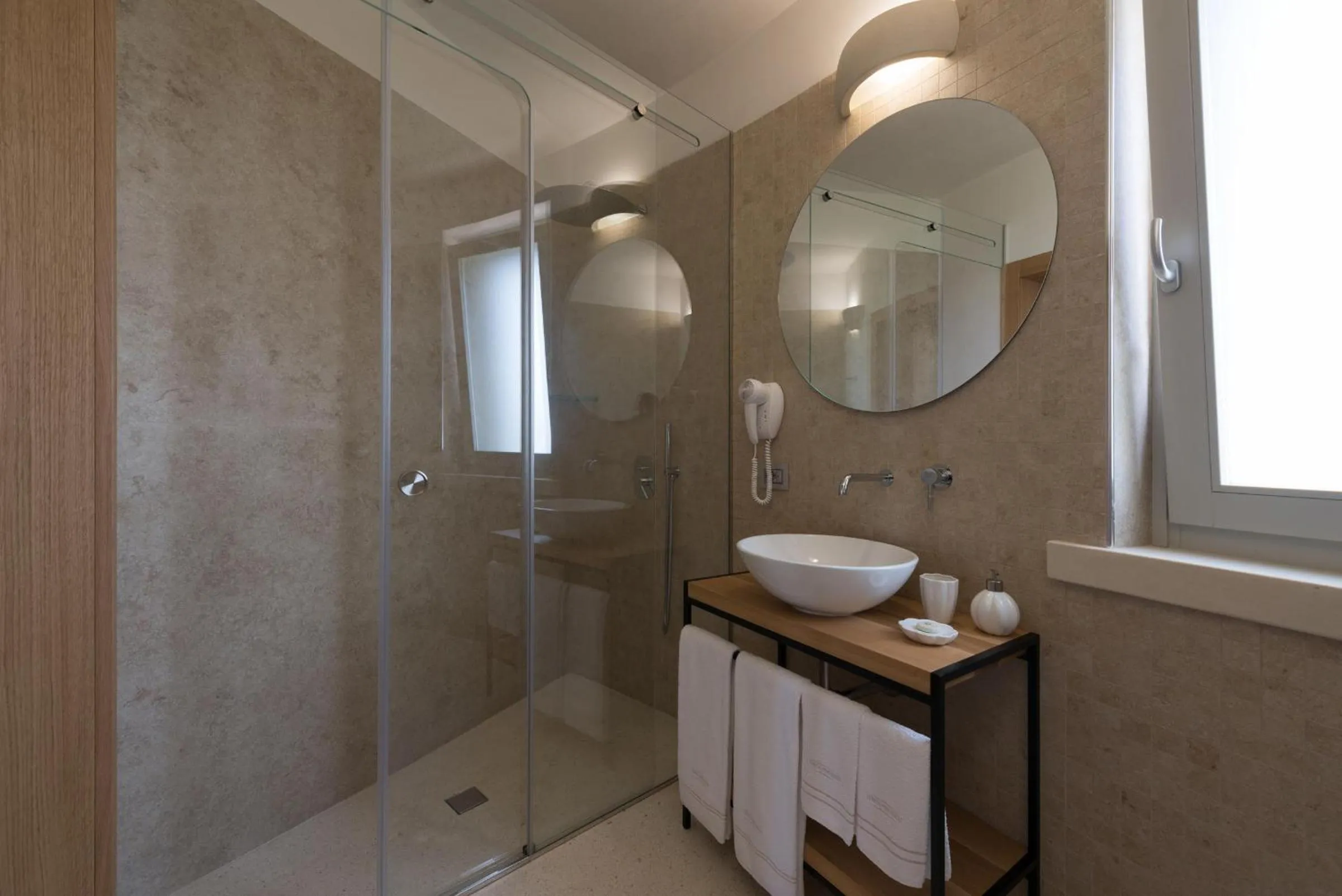 Shower in Tenuta Monticelli Bio Relais