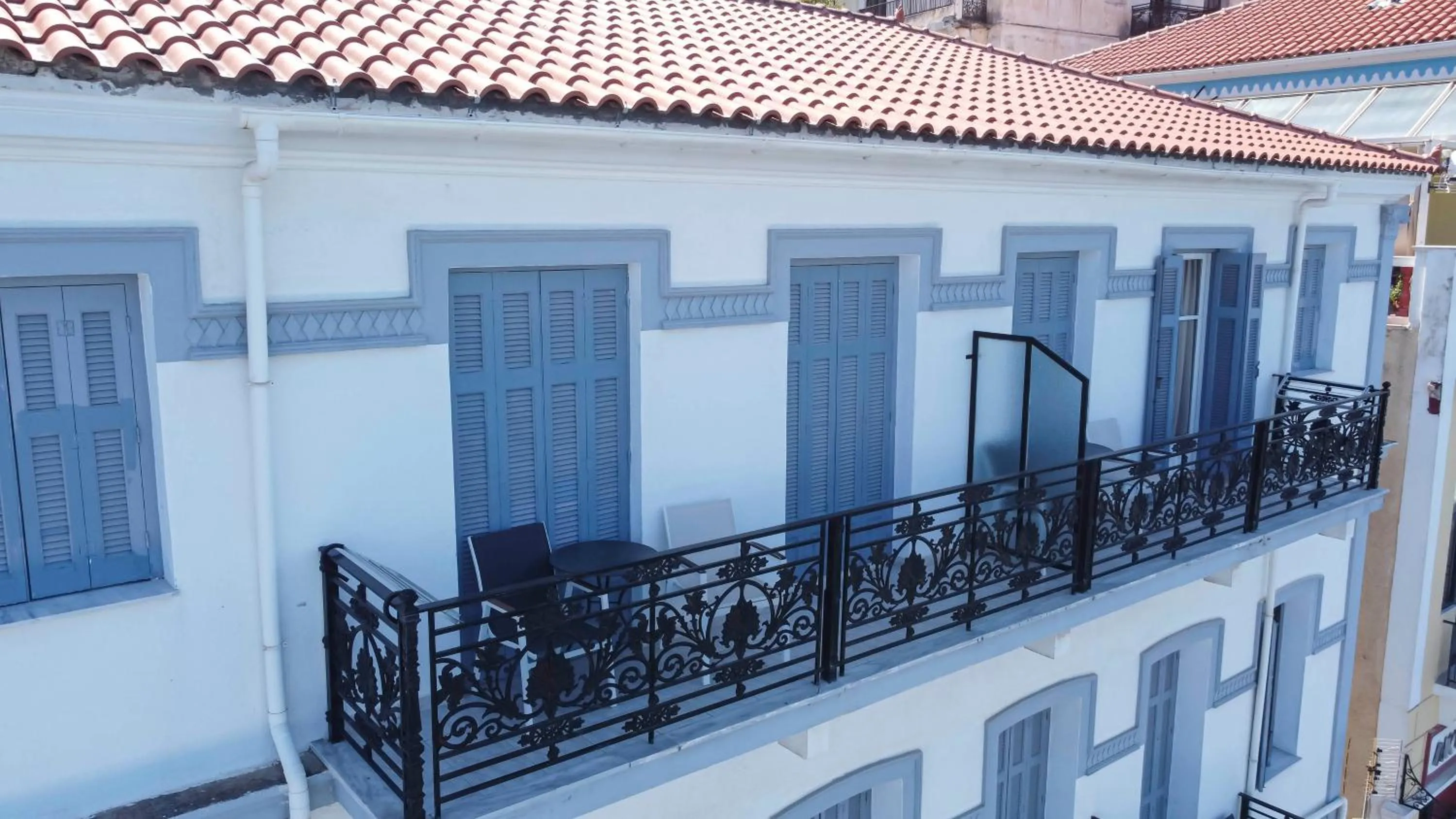 Leonidas Hotel