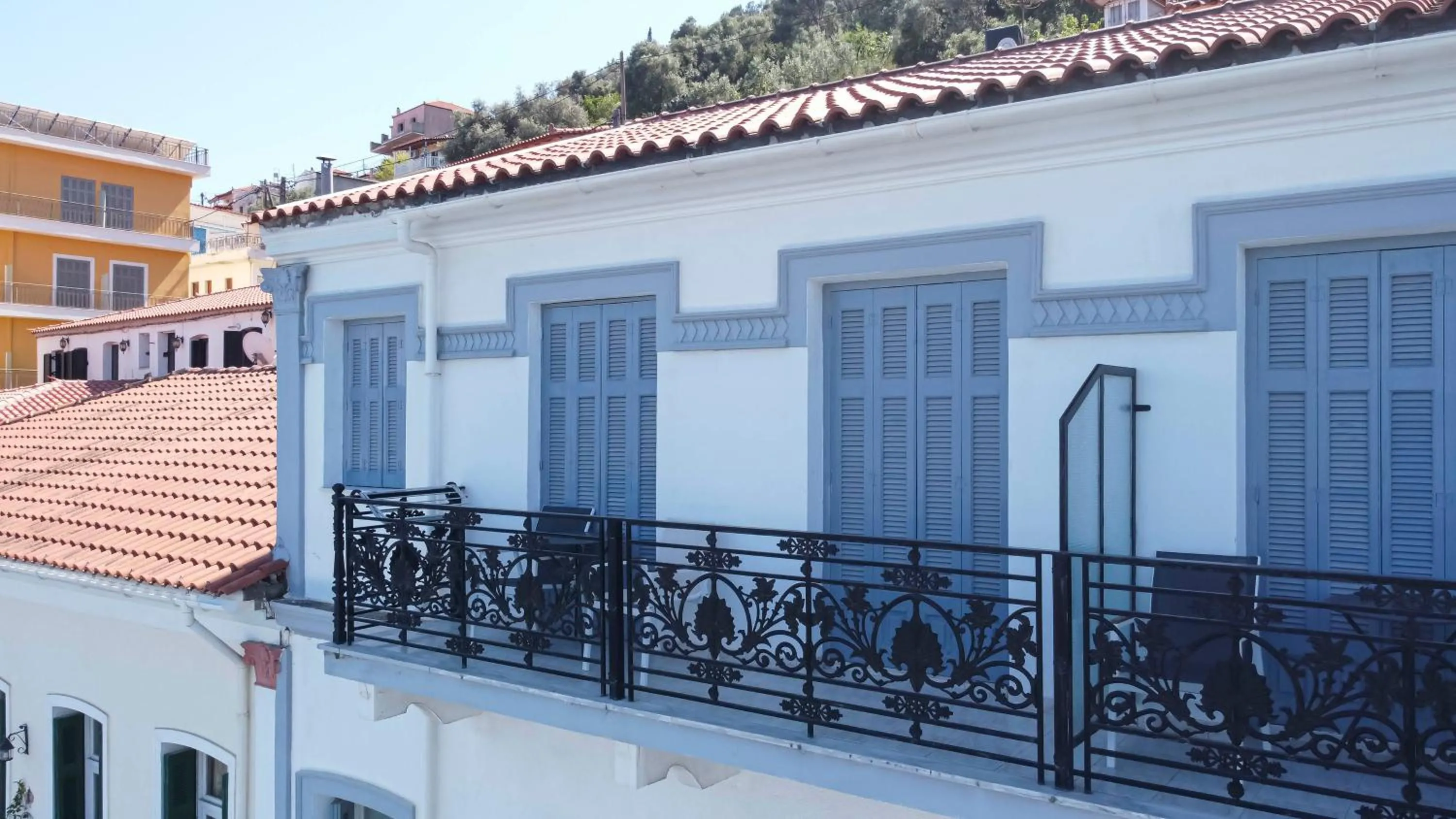 Leonidas Hotel