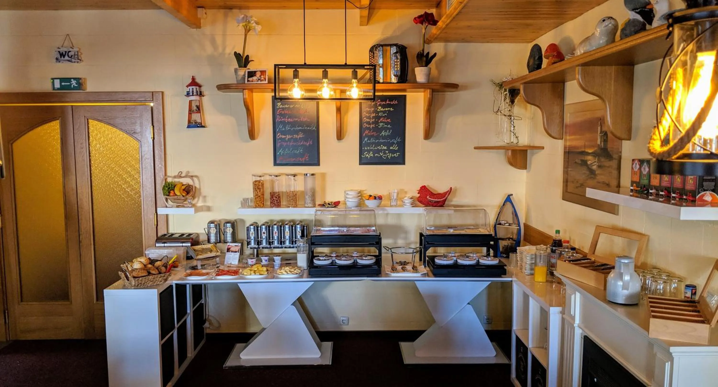 Buffet breakfast in Hotel Drostenhof garni