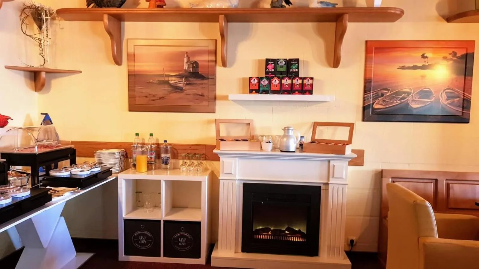 Buffet breakfast in Hotel Drostenhof garni