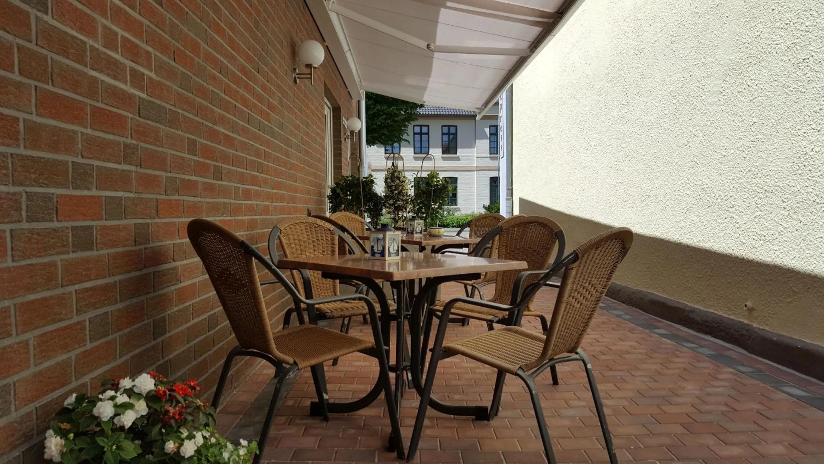 Patio in Hotel Drostenhof garni
