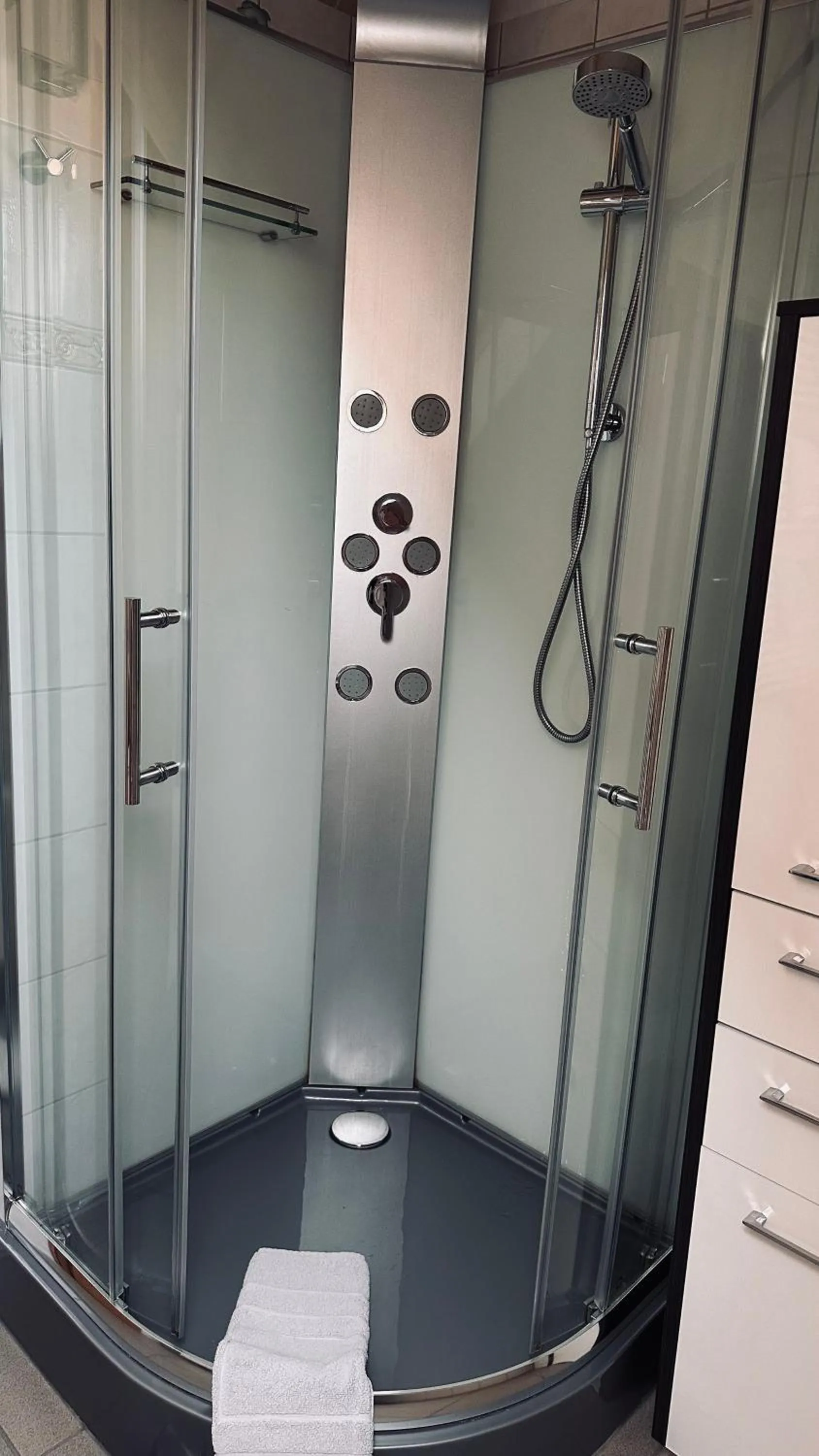 Shower in Hotel Drostenhof garni