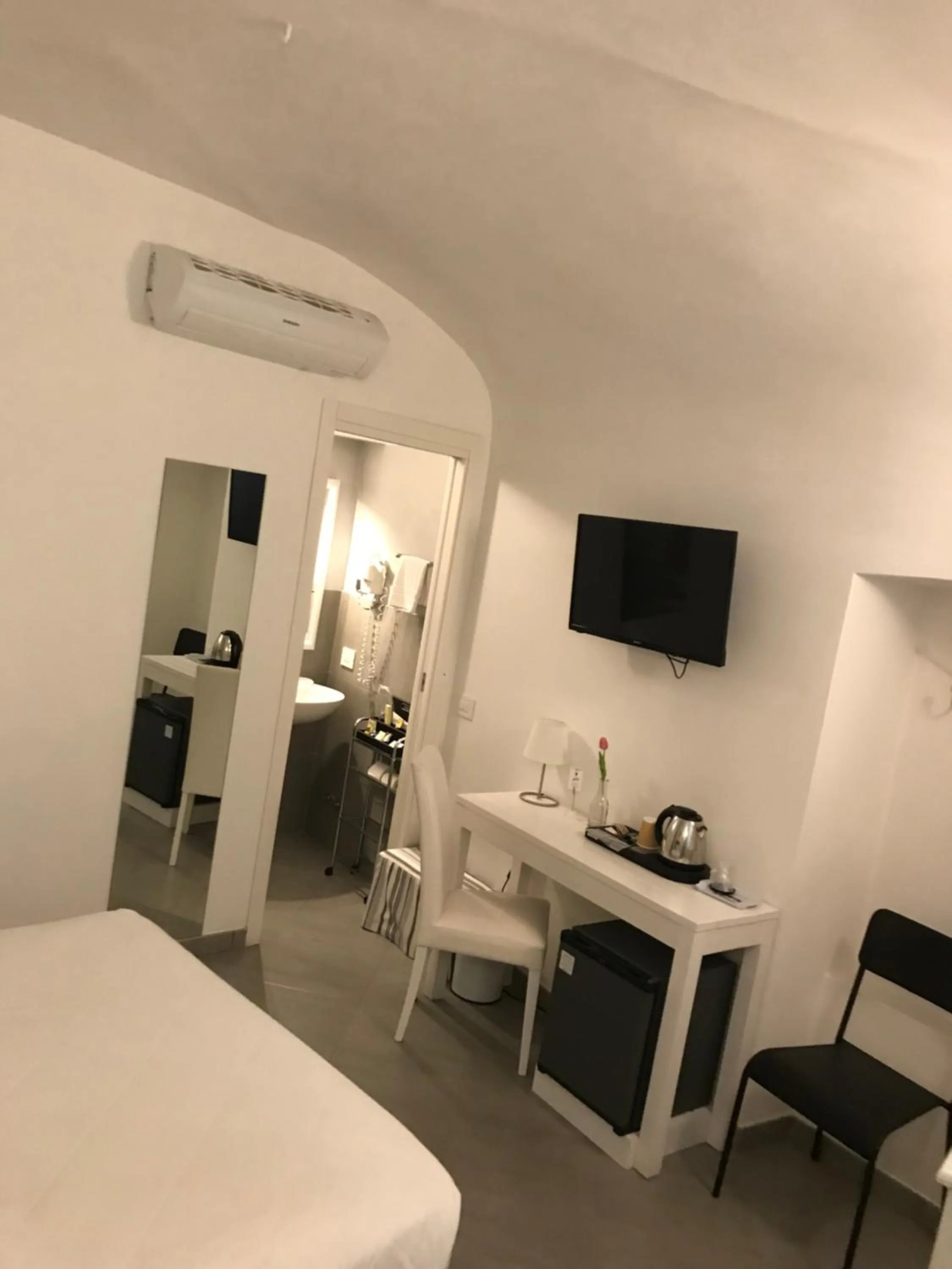 TV and multimedia, Bed in La Terrazza Vercelli Bed & Charme