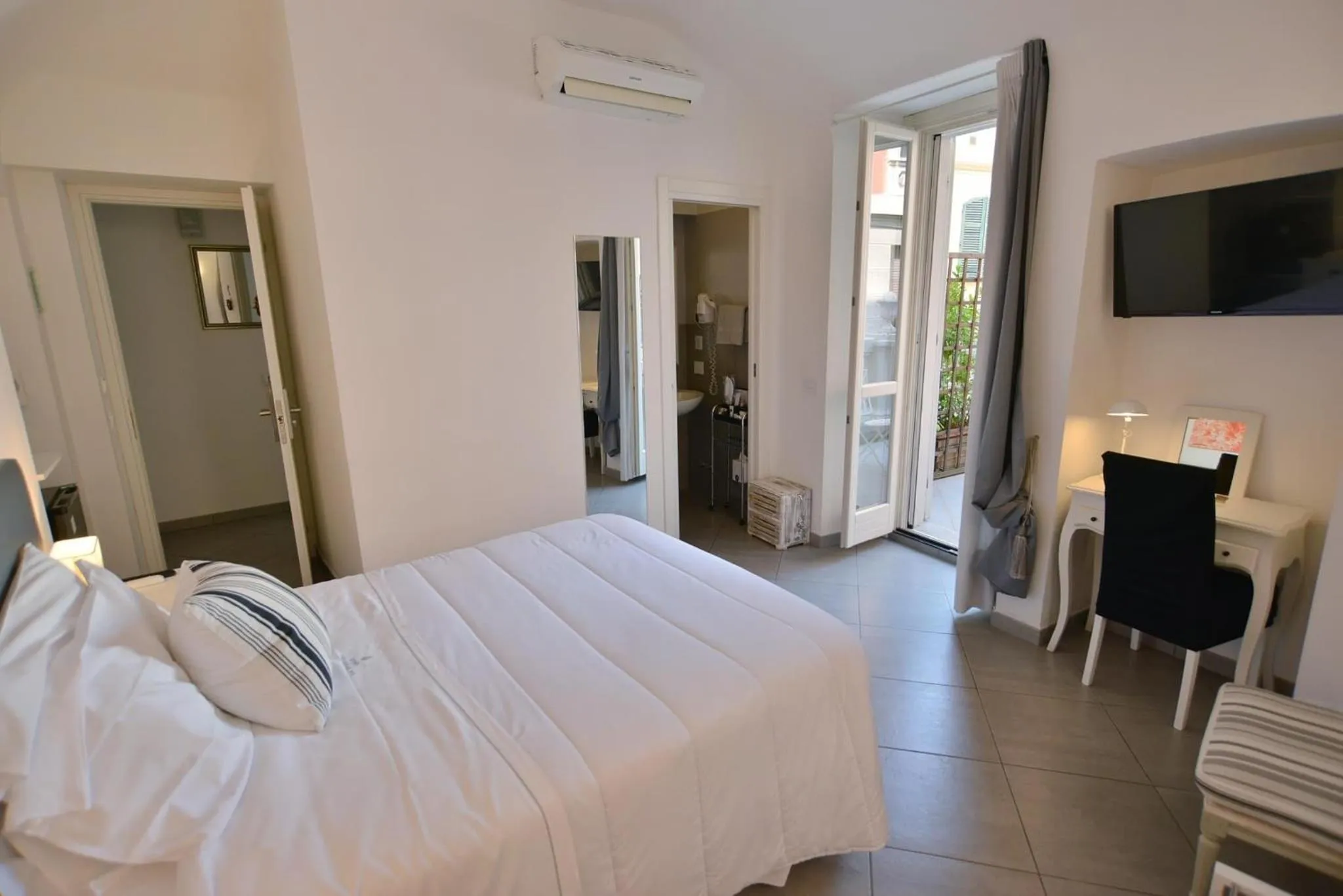 Photo of the whole room, Bed in La Terrazza Vercelli Bed & Charme