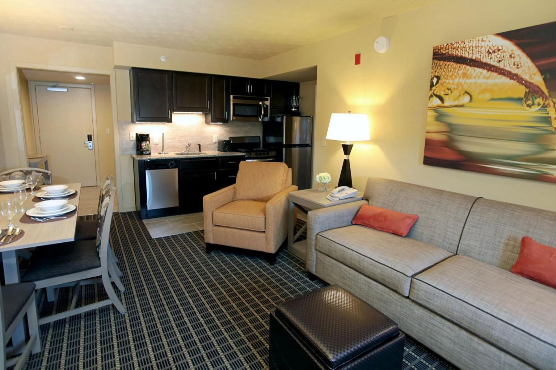 Dining area in Patriots Inn