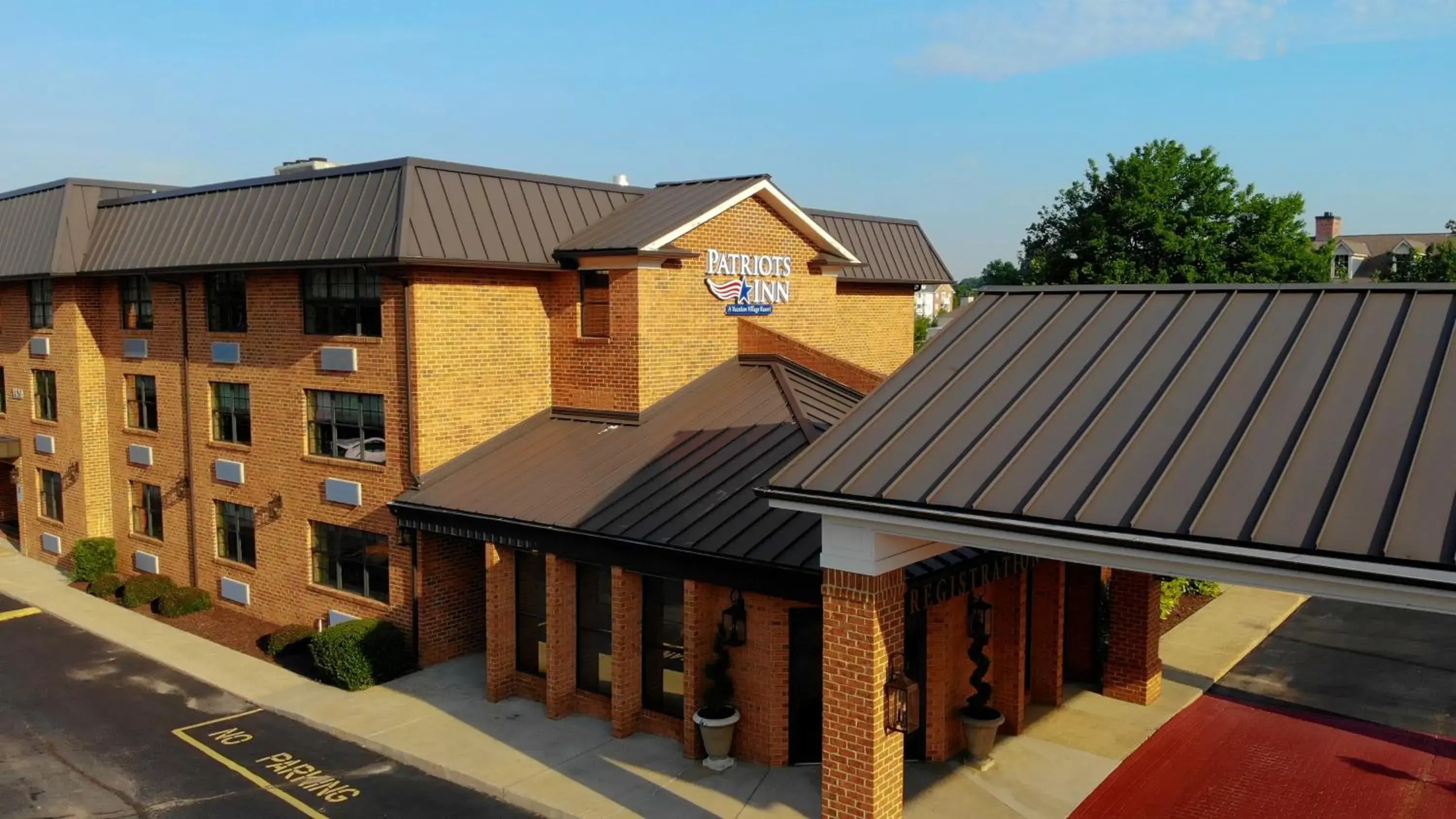 Property building in Patriots Inn Property building in Patriots Inn