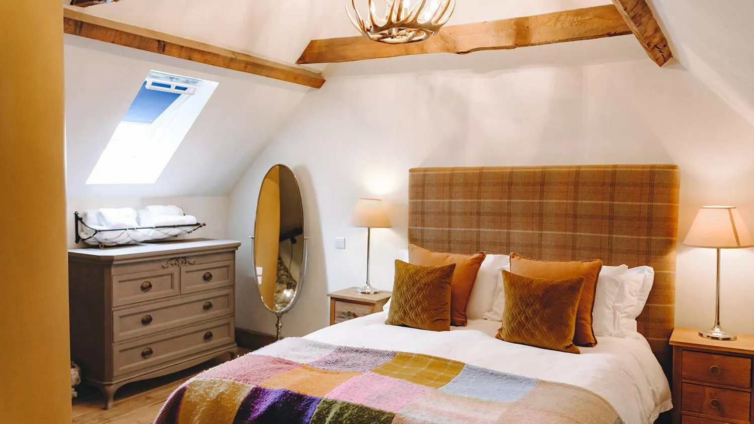 Bed in The Gin Trap Inn