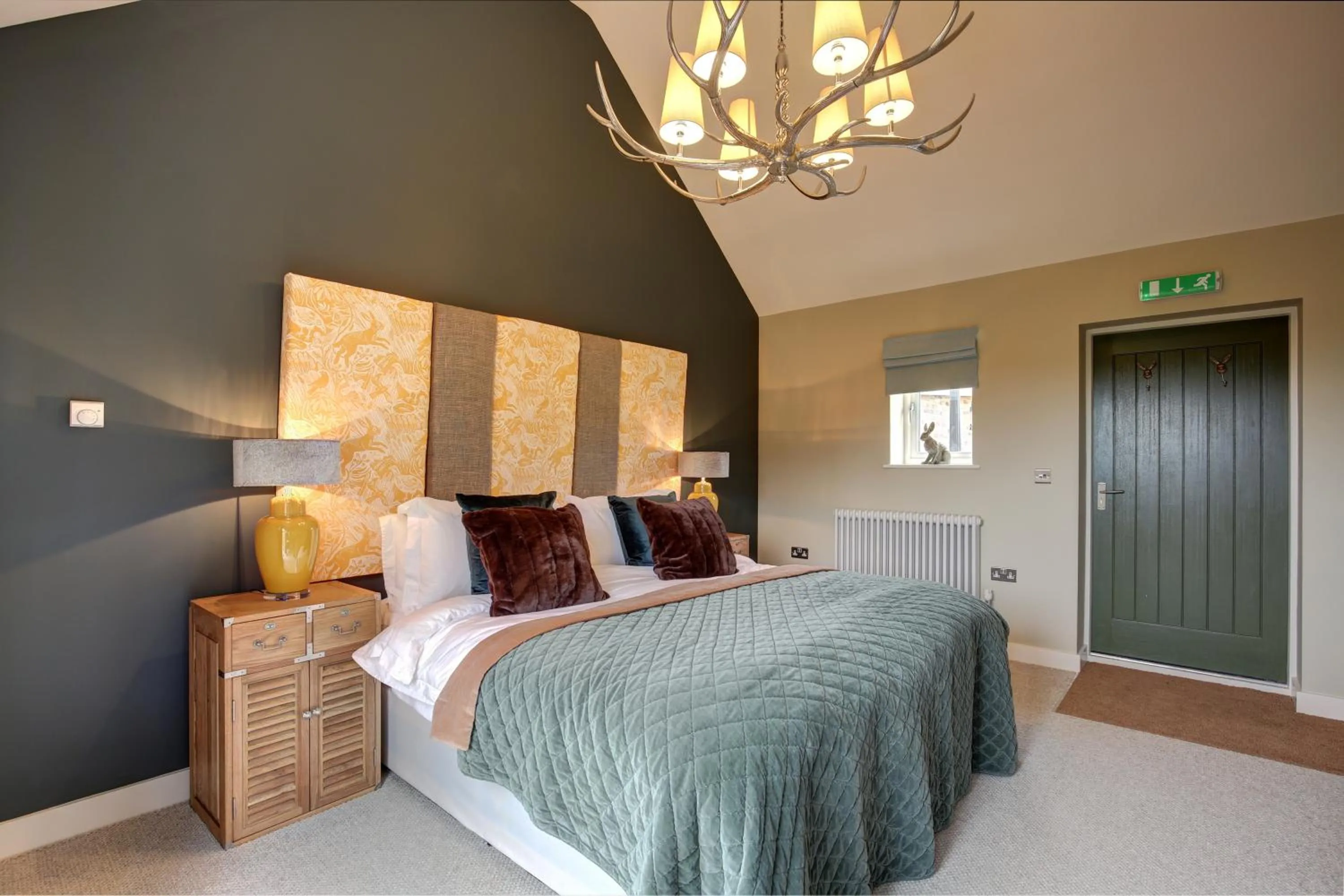 Bed in The Gin Trap Inn