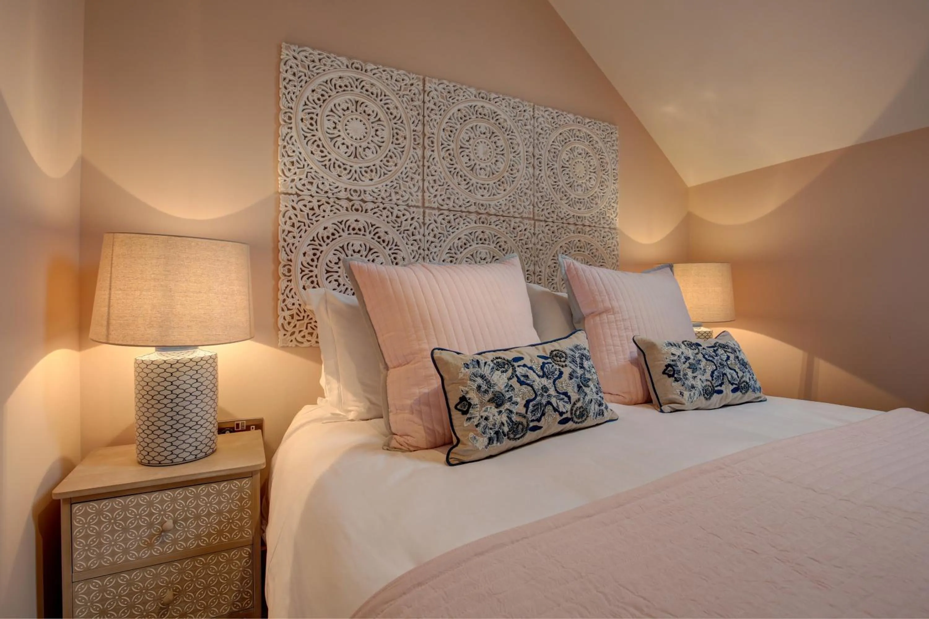 Bed in The Gin Trap Inn