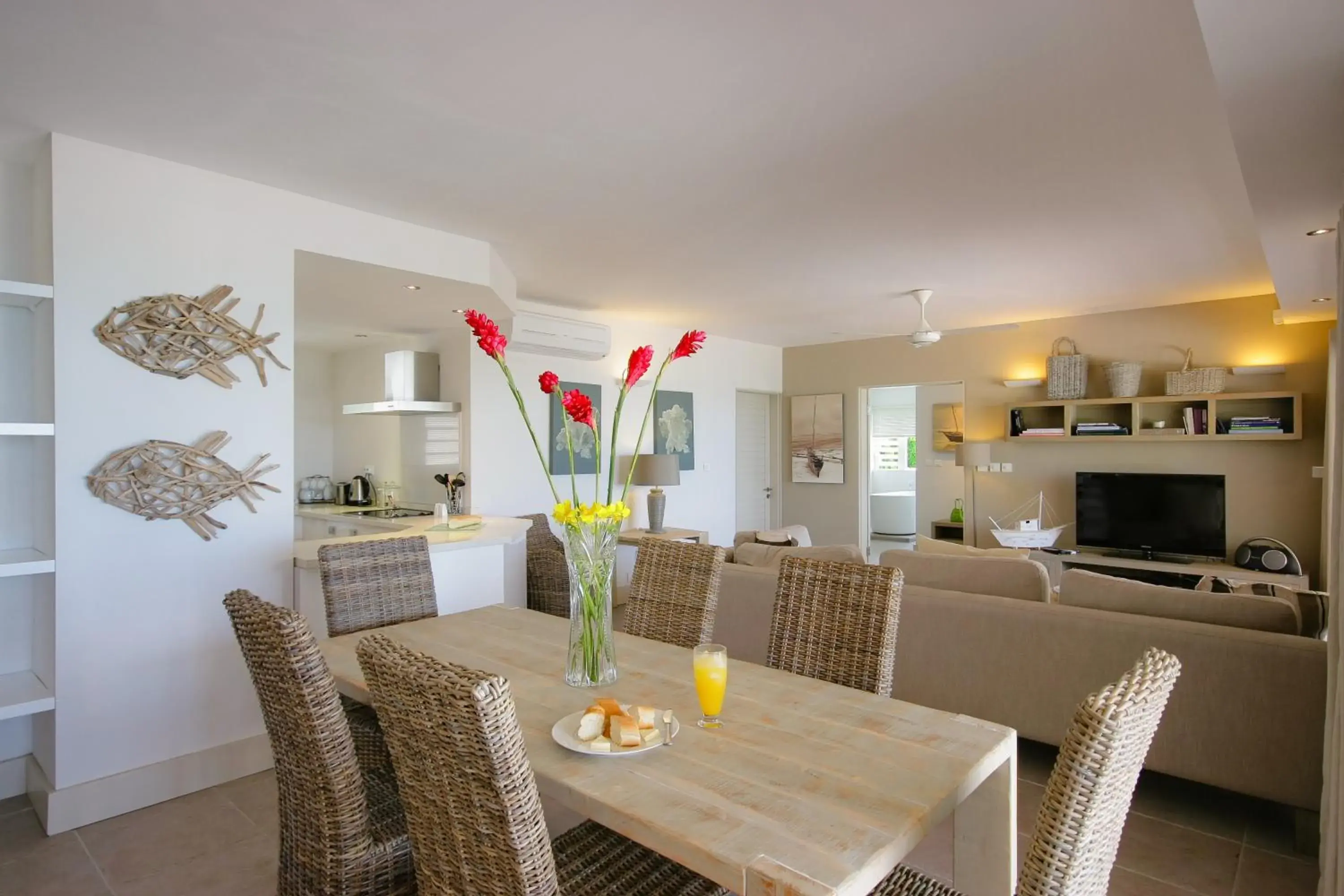 Living room in Cape Point Seafront by LOV Mauritius Living room in Cape Point Seafront by LOV Mauritius