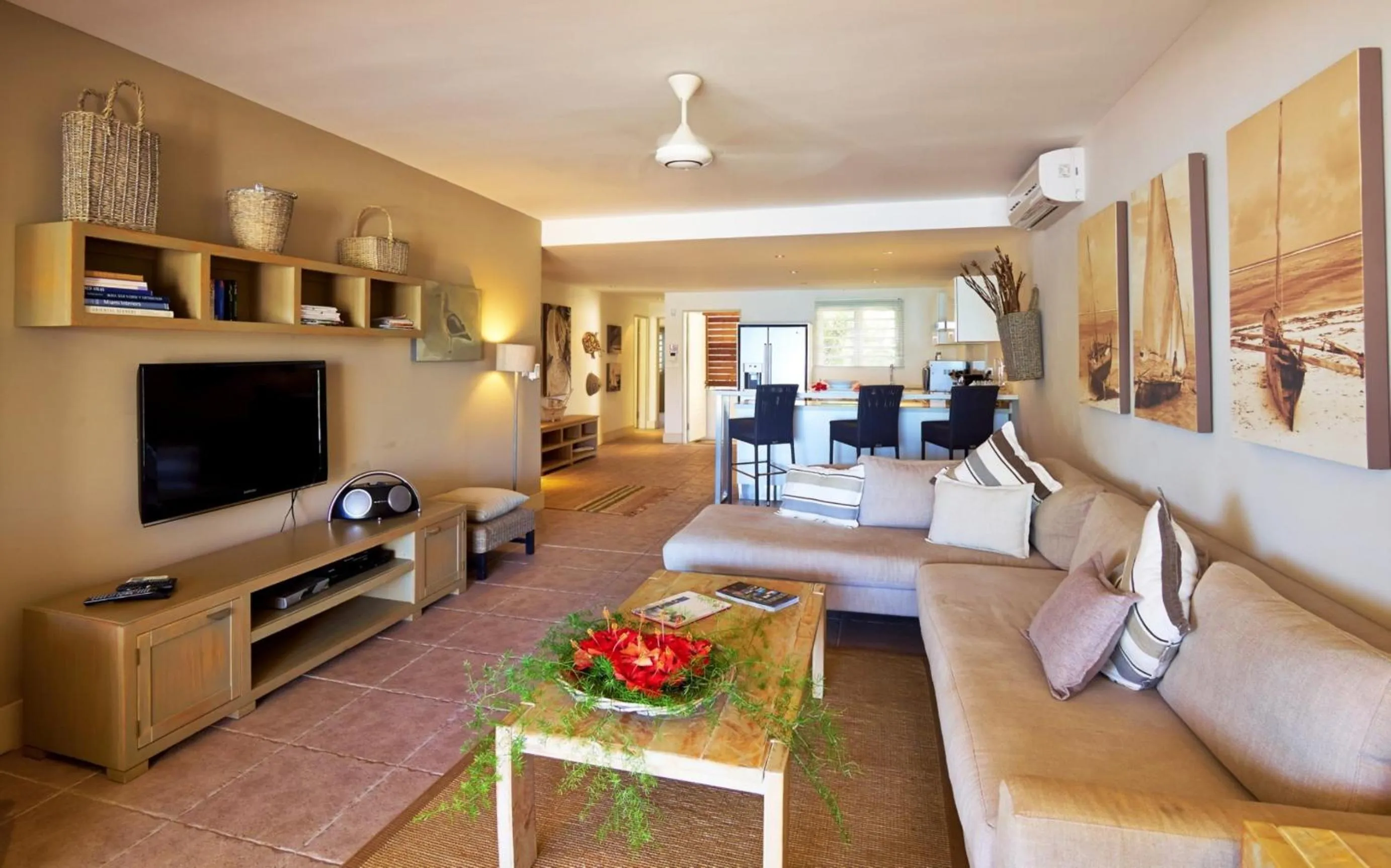 Living room in Cape Point Seafront by LOV Mauritius