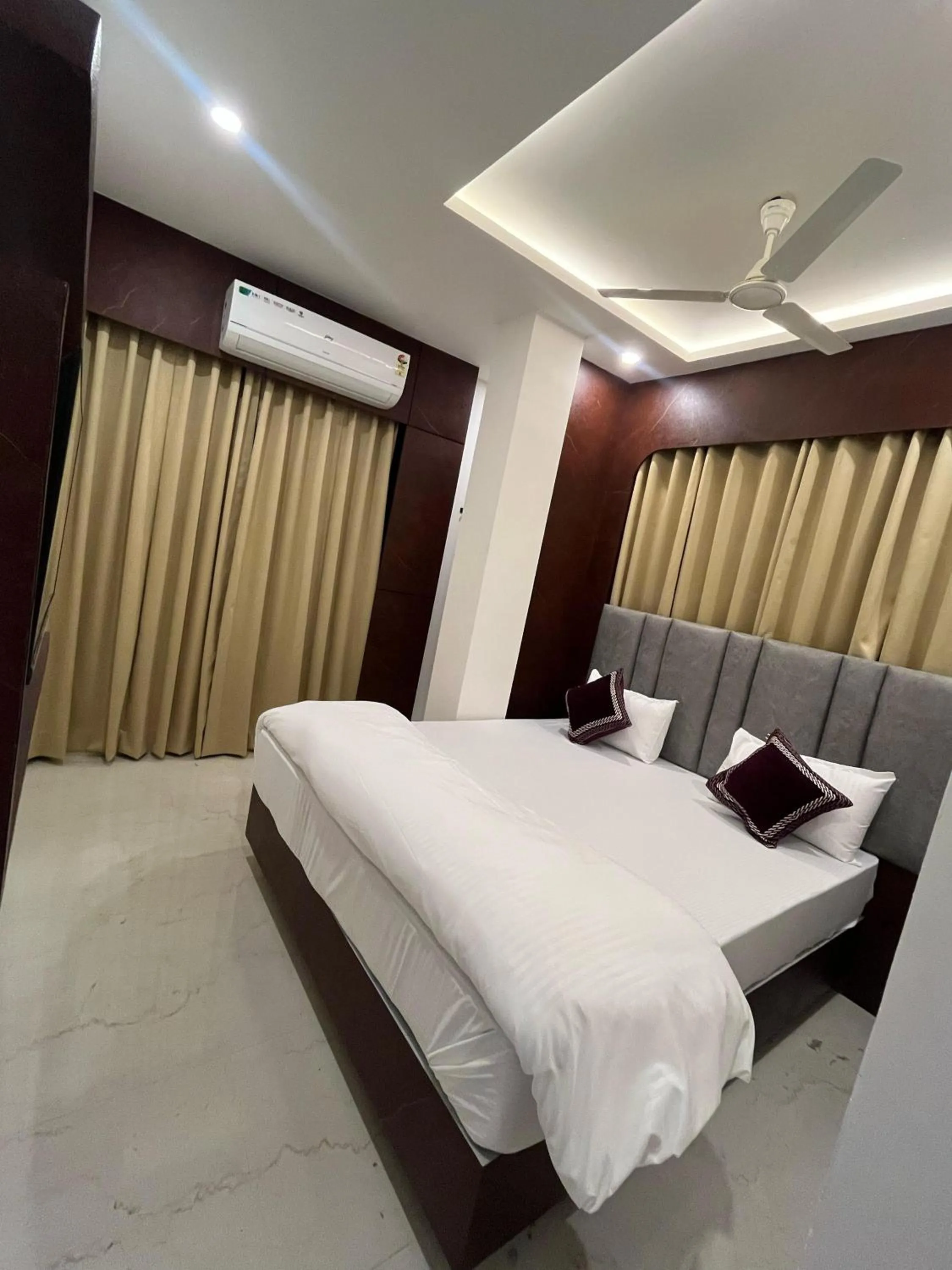 Bedroom, Bed in Hotel Revanta