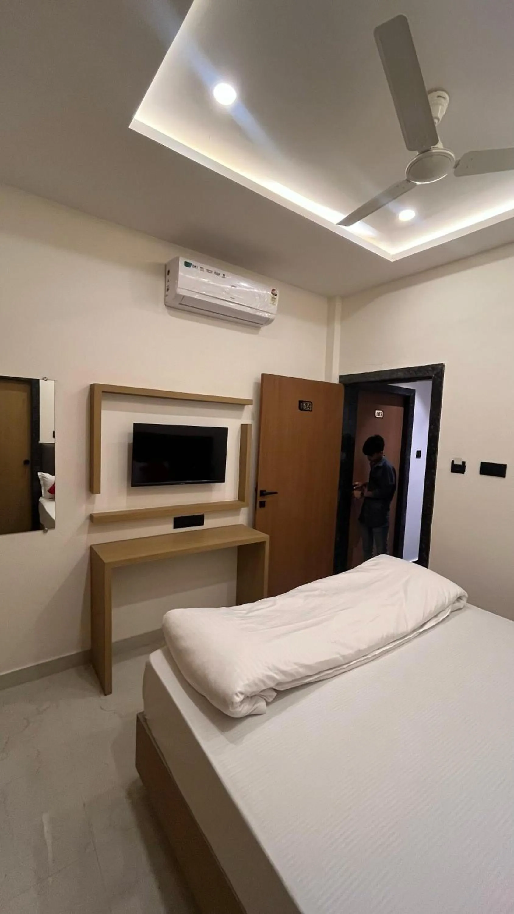 Photo of the whole room, Bed in Hotel Revanta