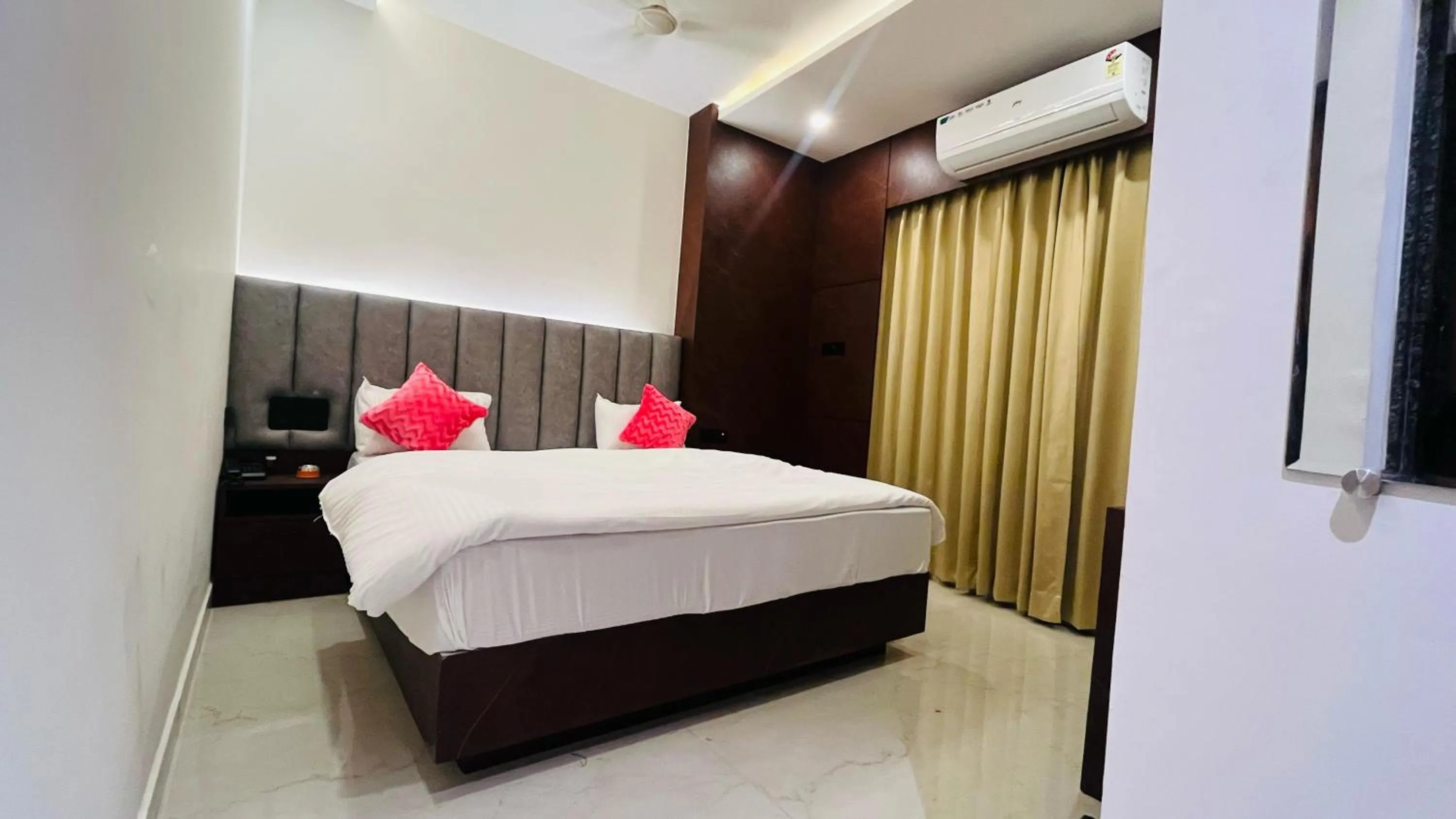 Bed in Hotel Revanta