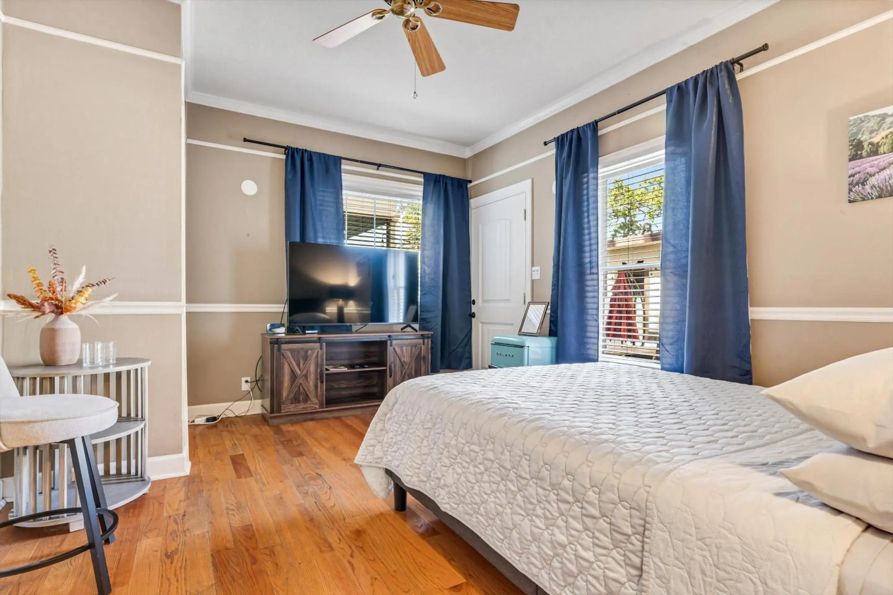 Bed in Cinnamon Bear Creekside Inn Bed in Cinnamon Bear Creekside Inn