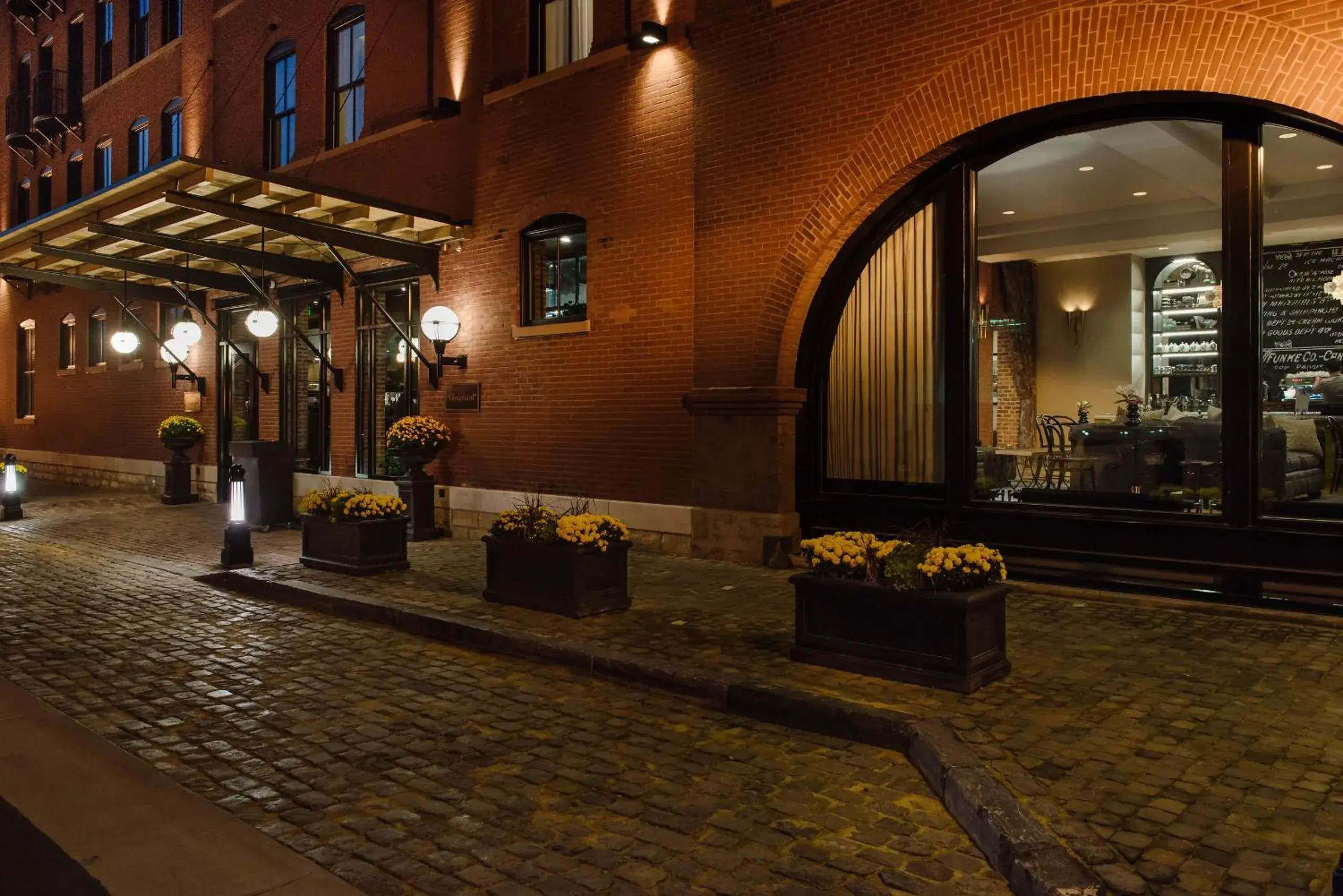 Facade/entrance in The Charmant Hotel Facade/entrance in The Charmant Hotel