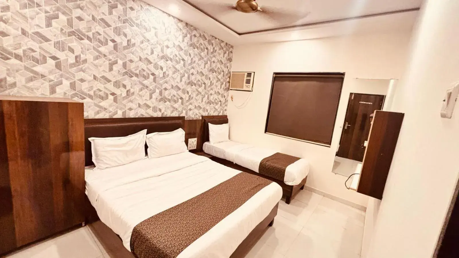 Triple Room in Hotel Garden Palace Triple Room in Hotel Garden Palace