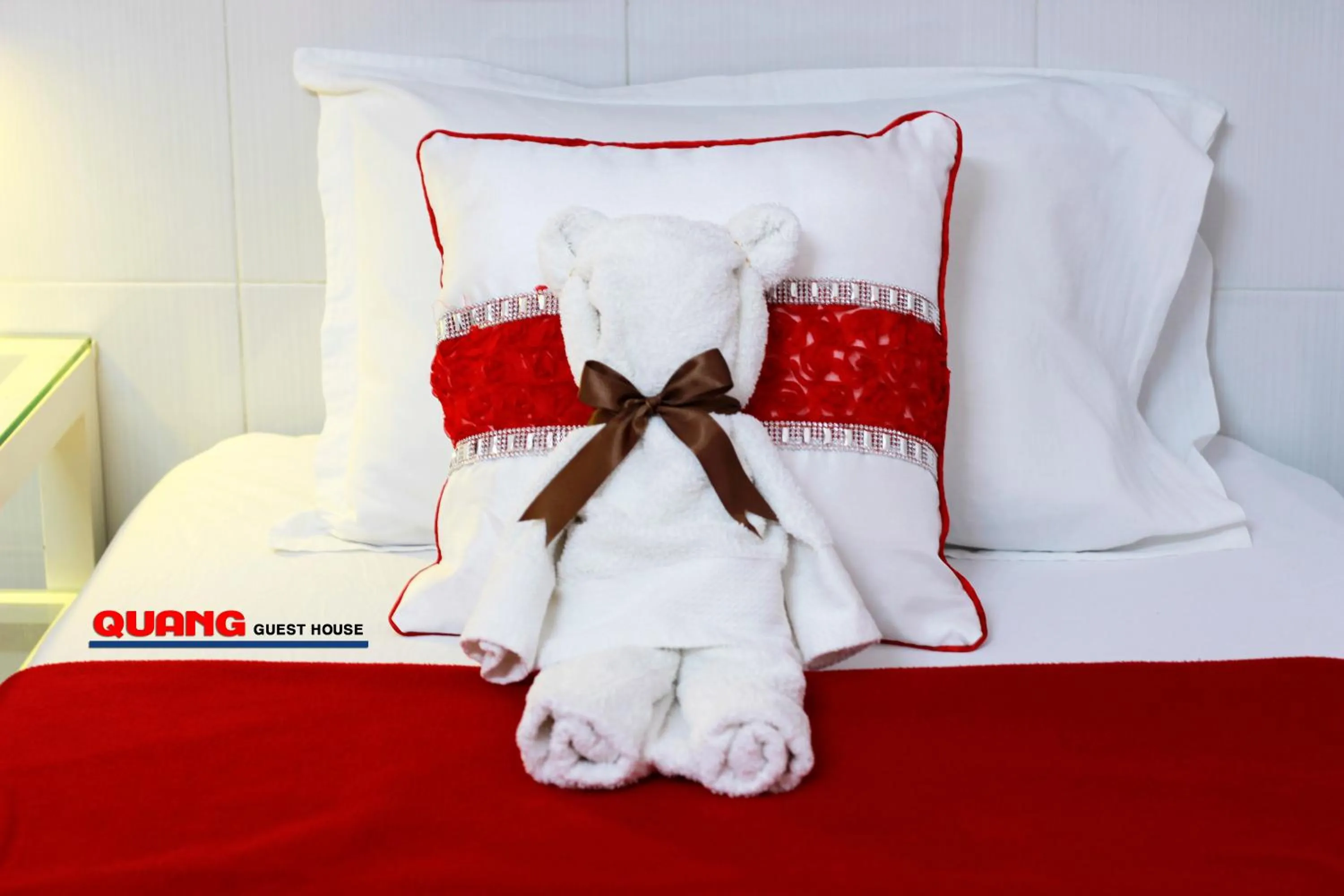 Bed in QUANG SAIGON Hotel- 40-7 Bùi Viện-Walking street