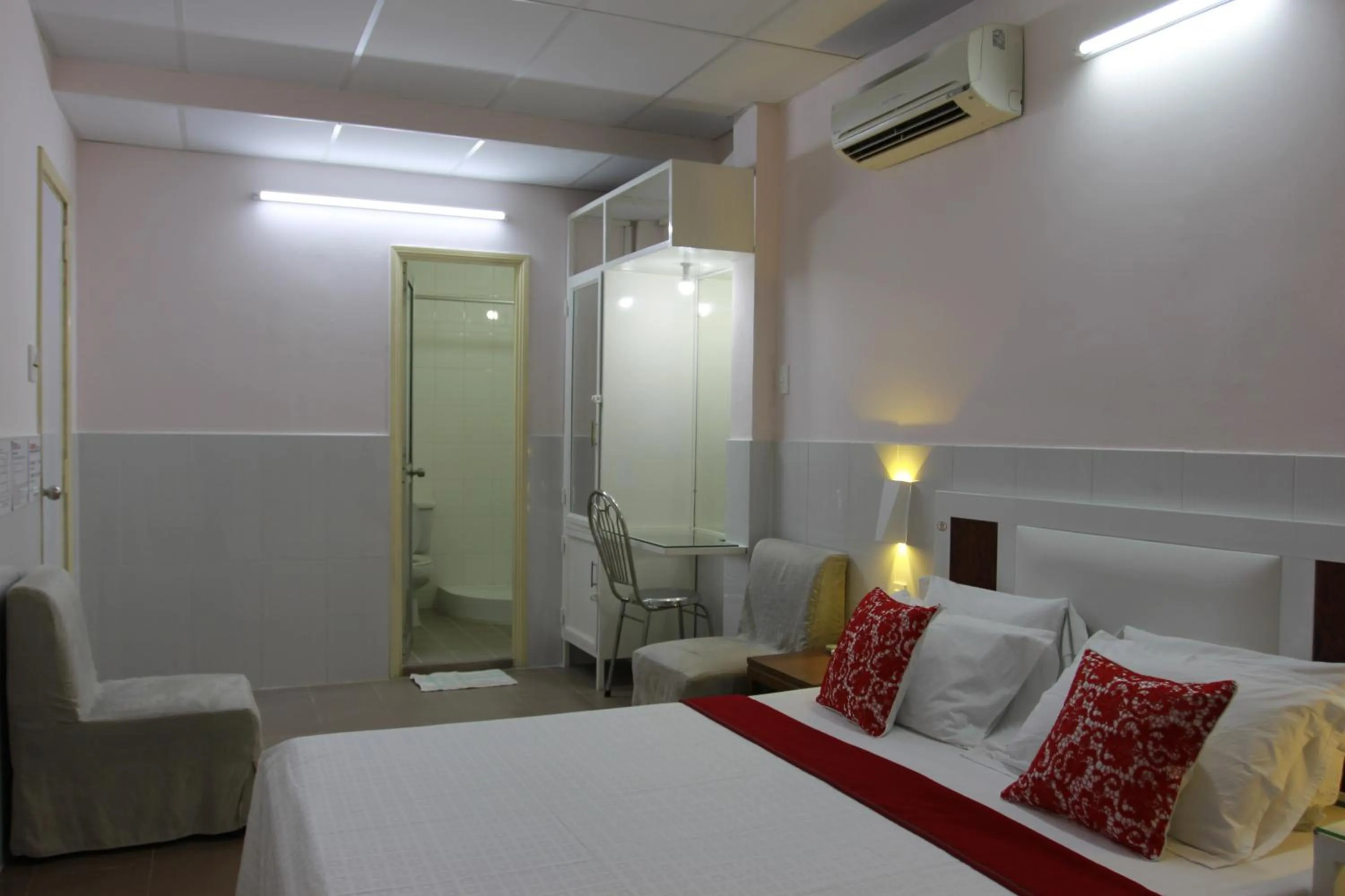 Bed in QUANG SAIGON Hotel- 40-7 Bùi Viện-Walking street