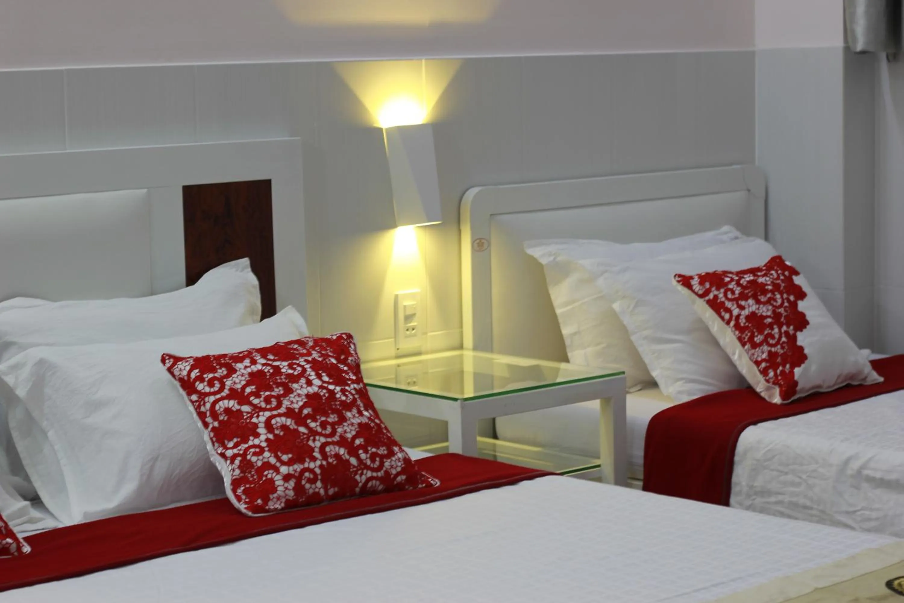 Bed in QUANG SAIGON Hotel- 40-7 Bùi Viện-Walking street