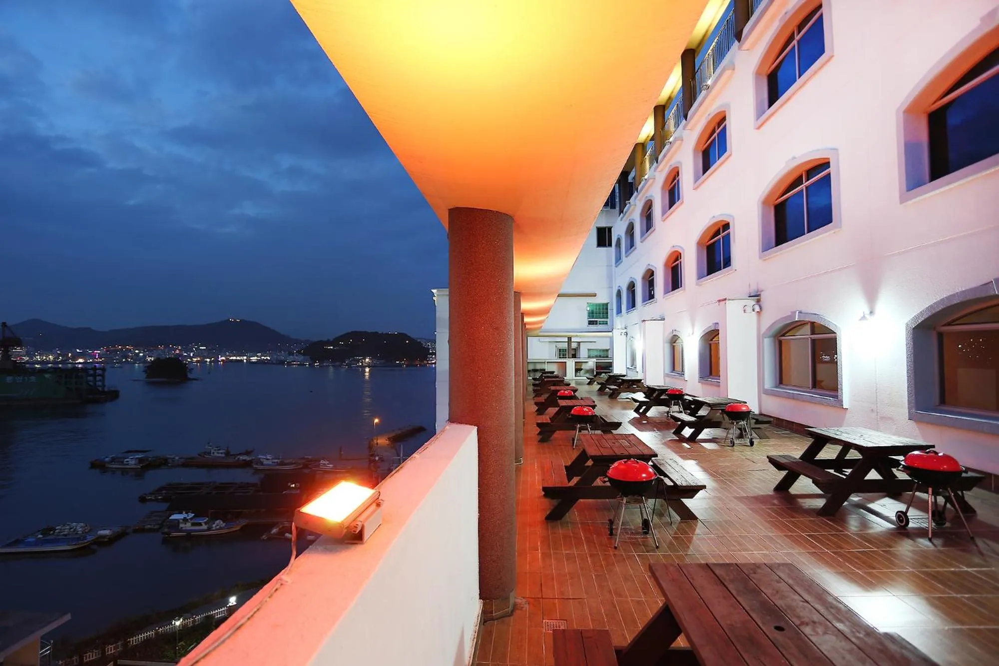 BBQ facilities in Tongyeong Bay Condo Hotel