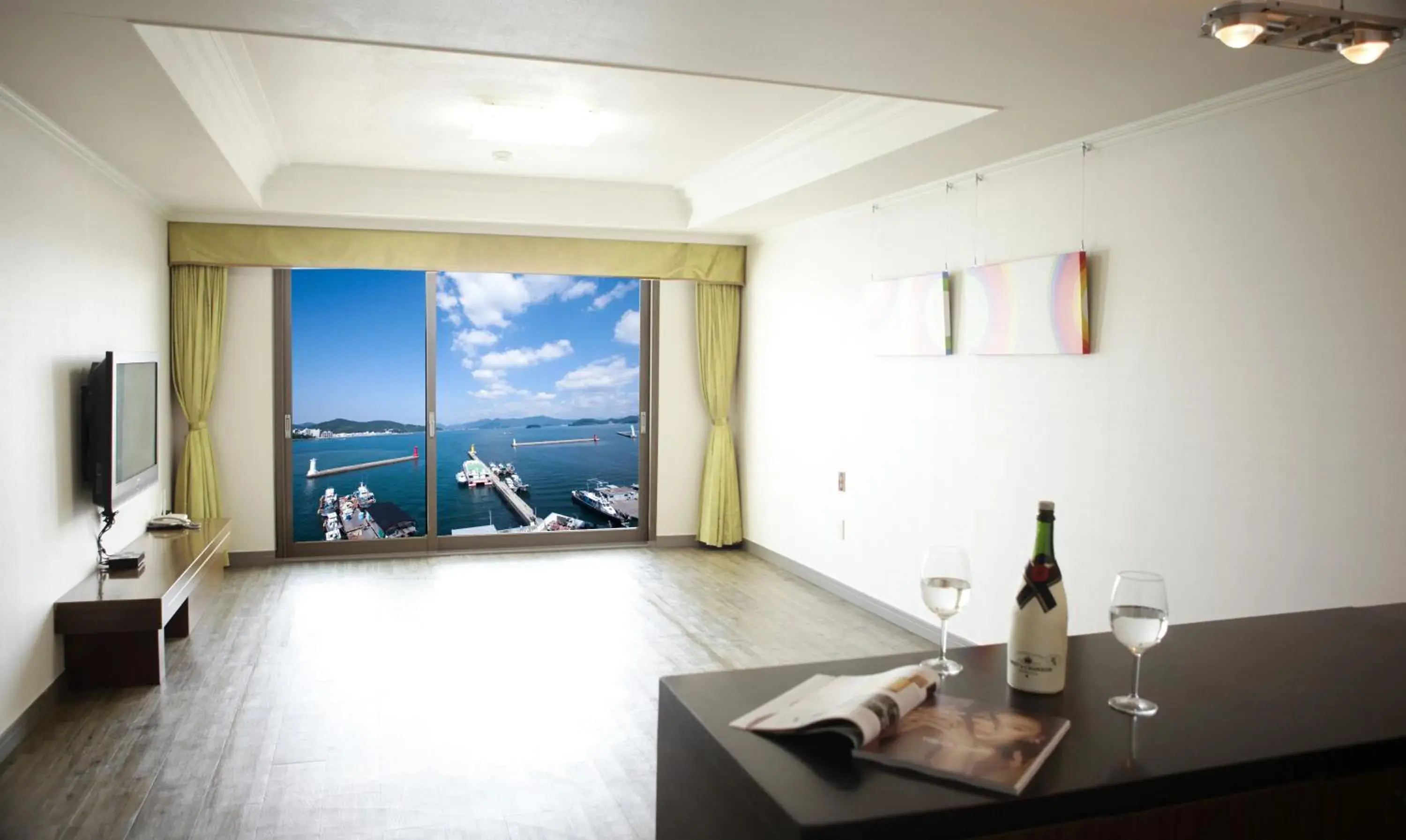 Sea view in Tongyeong Bay Condo Hotel Sea view in Tongyeong Bay Condo Hotel