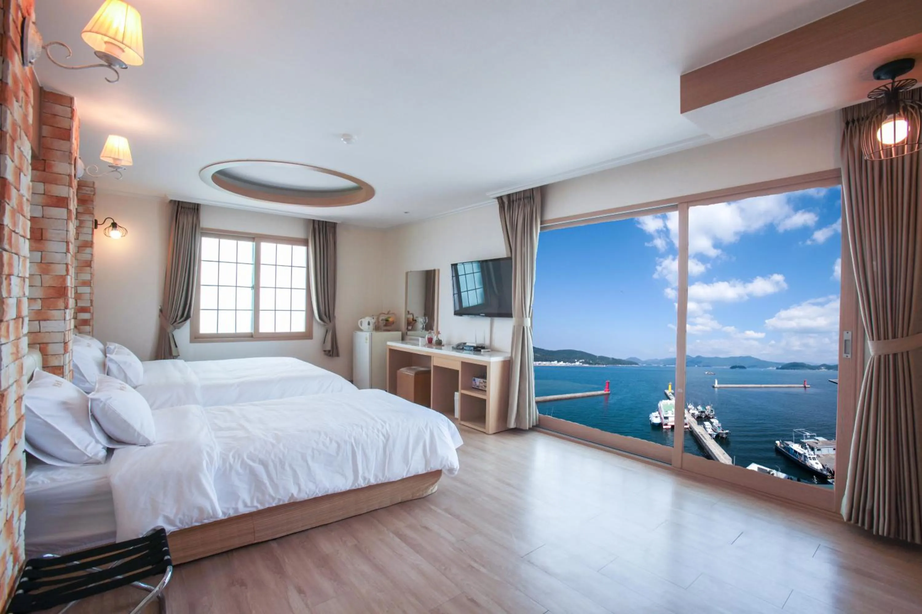 Bed in Tongyeong Bay Condo Hotel