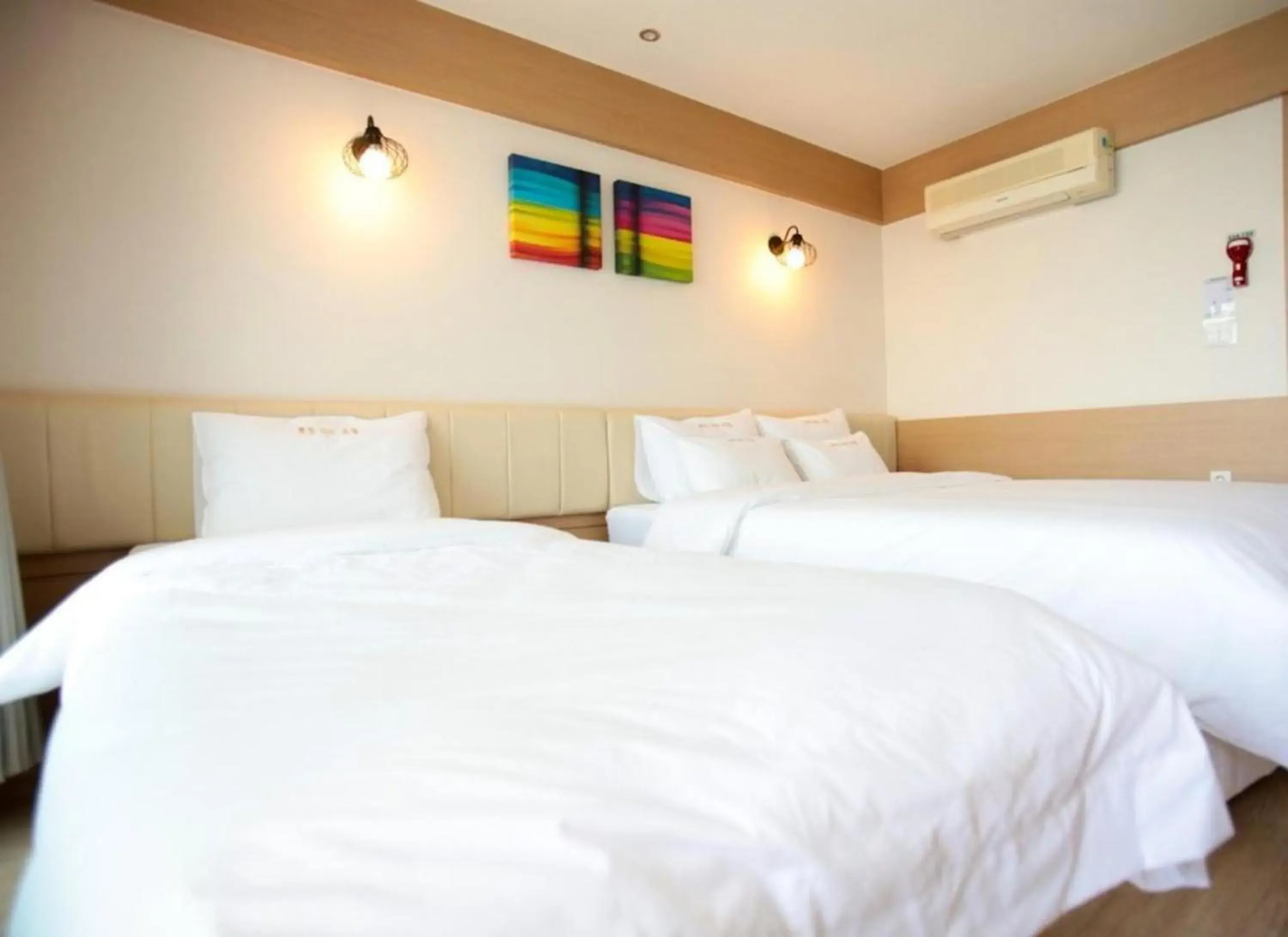 Bed in Tongyeong Bay Condo Hotel Bed in Tongyeong Bay Condo Hotel