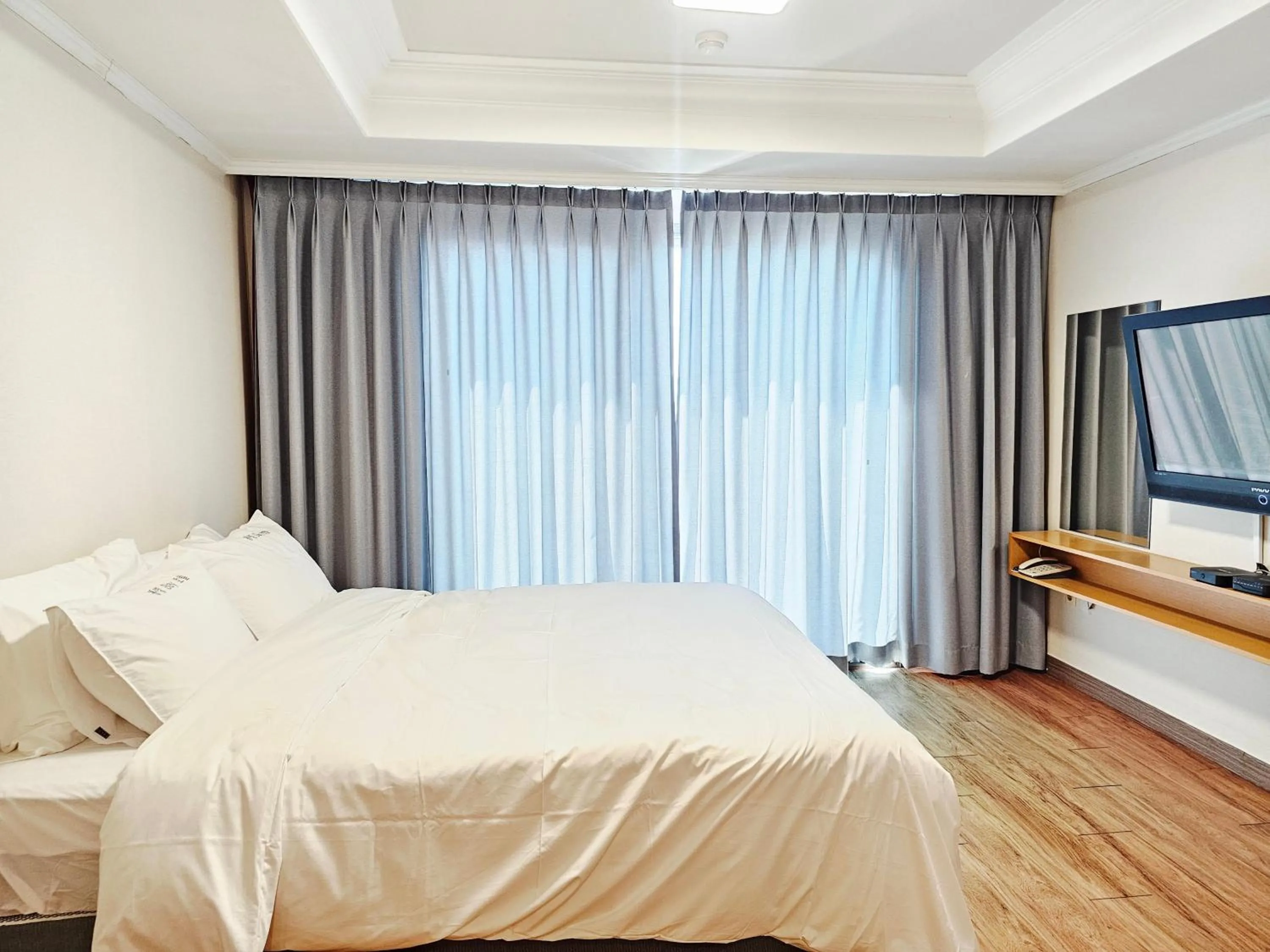 Bed in Tongyeong Bay Condo Hotel