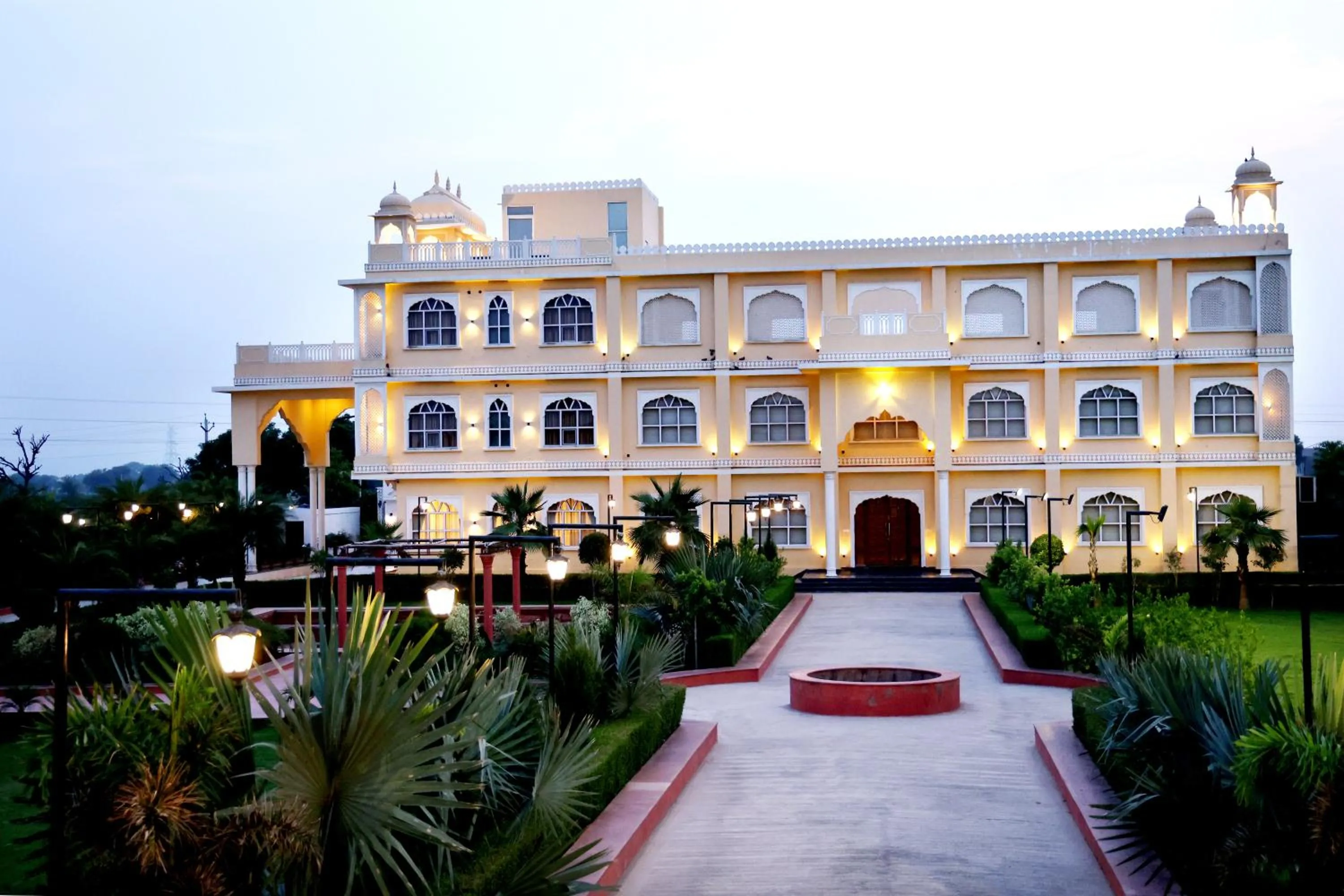 Property building in Hari Mahal Resort