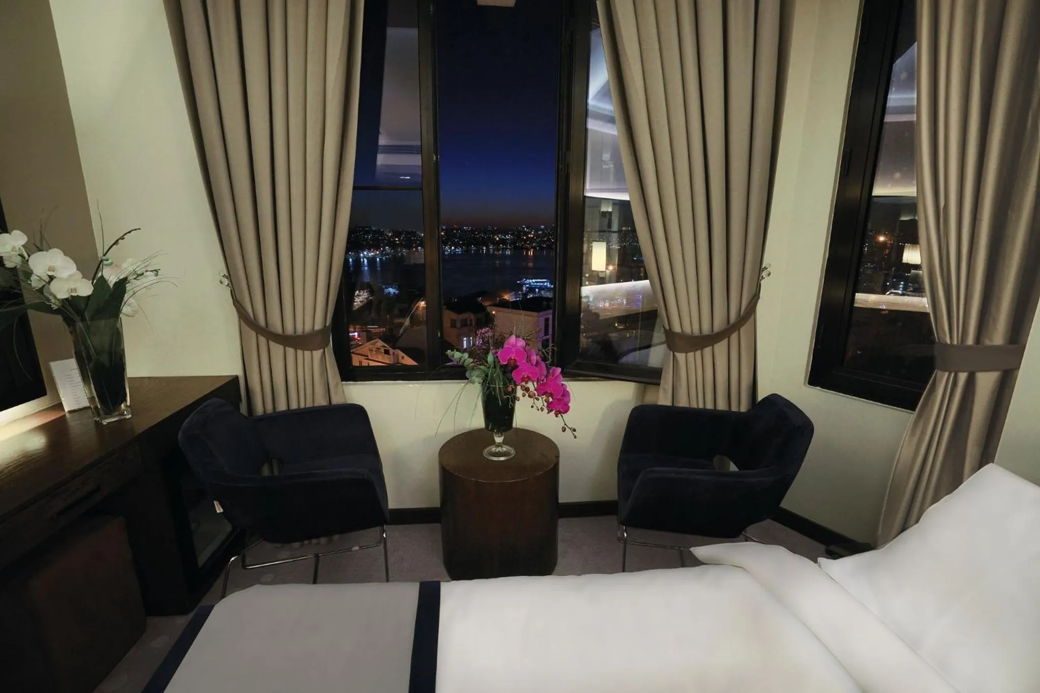 Decorative detail, Bed in The Biancho Hotel Pera