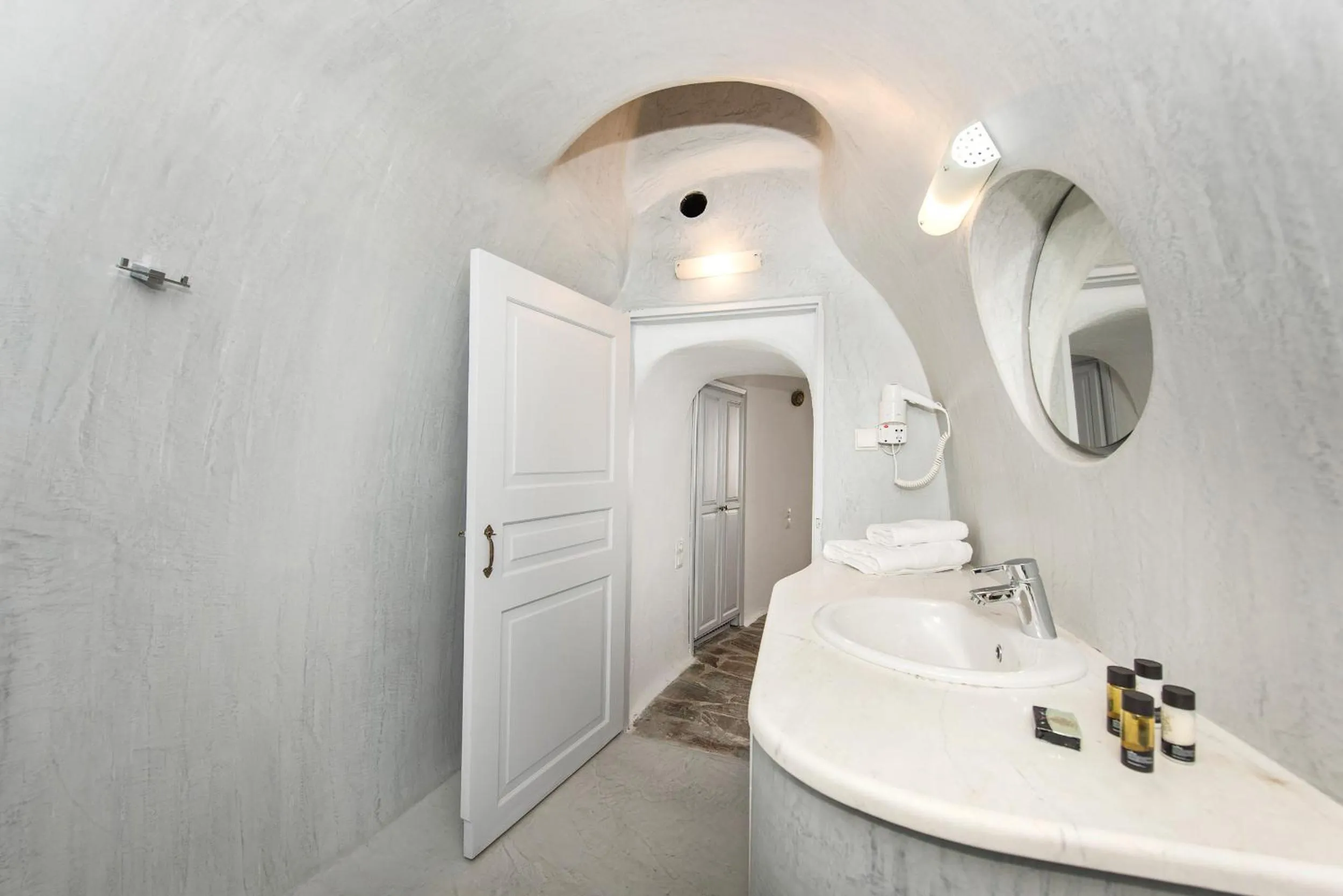 Bathroom in Horizon Aeifos Suites