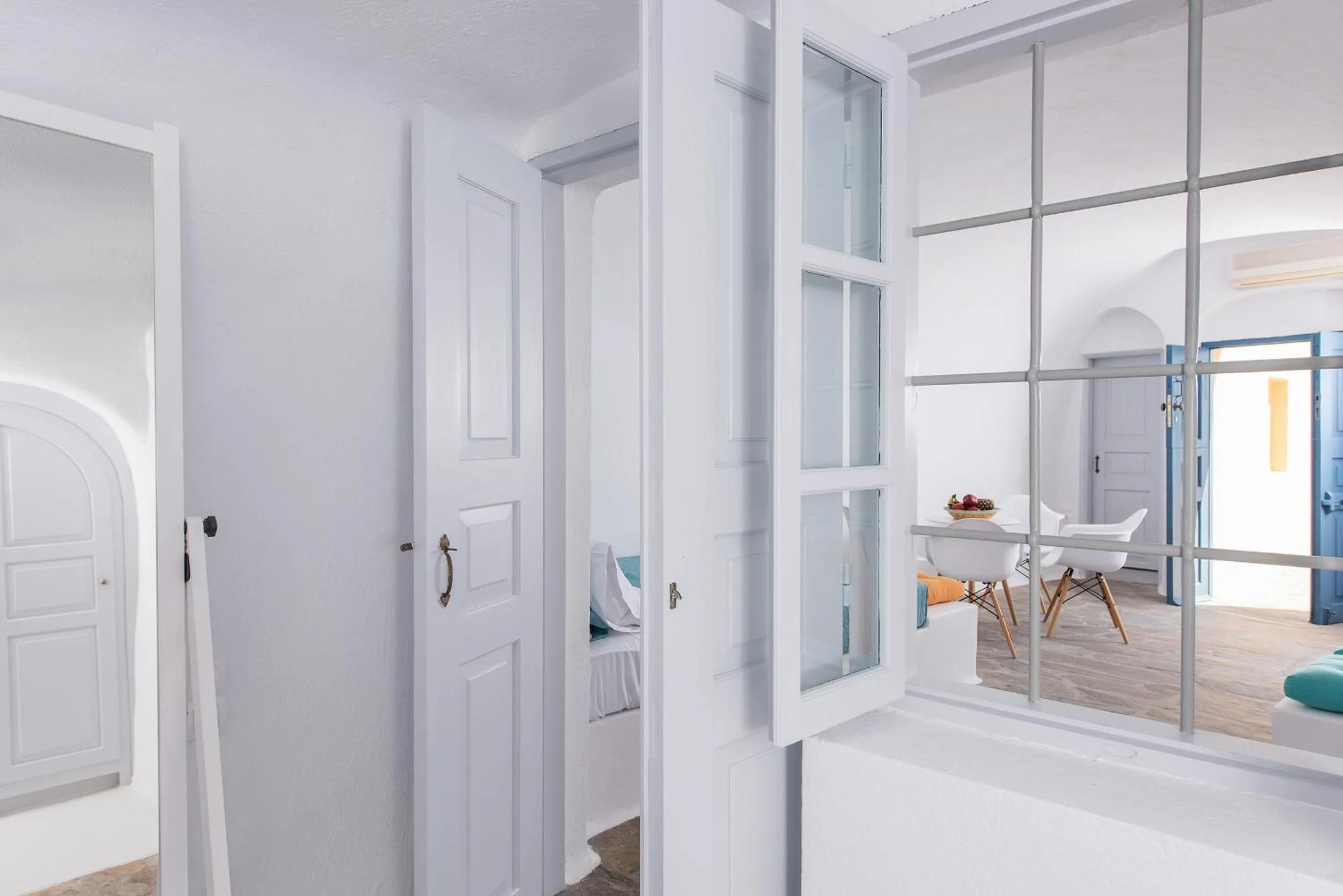 Photo of the whole room in Horizon Aeifos Suites