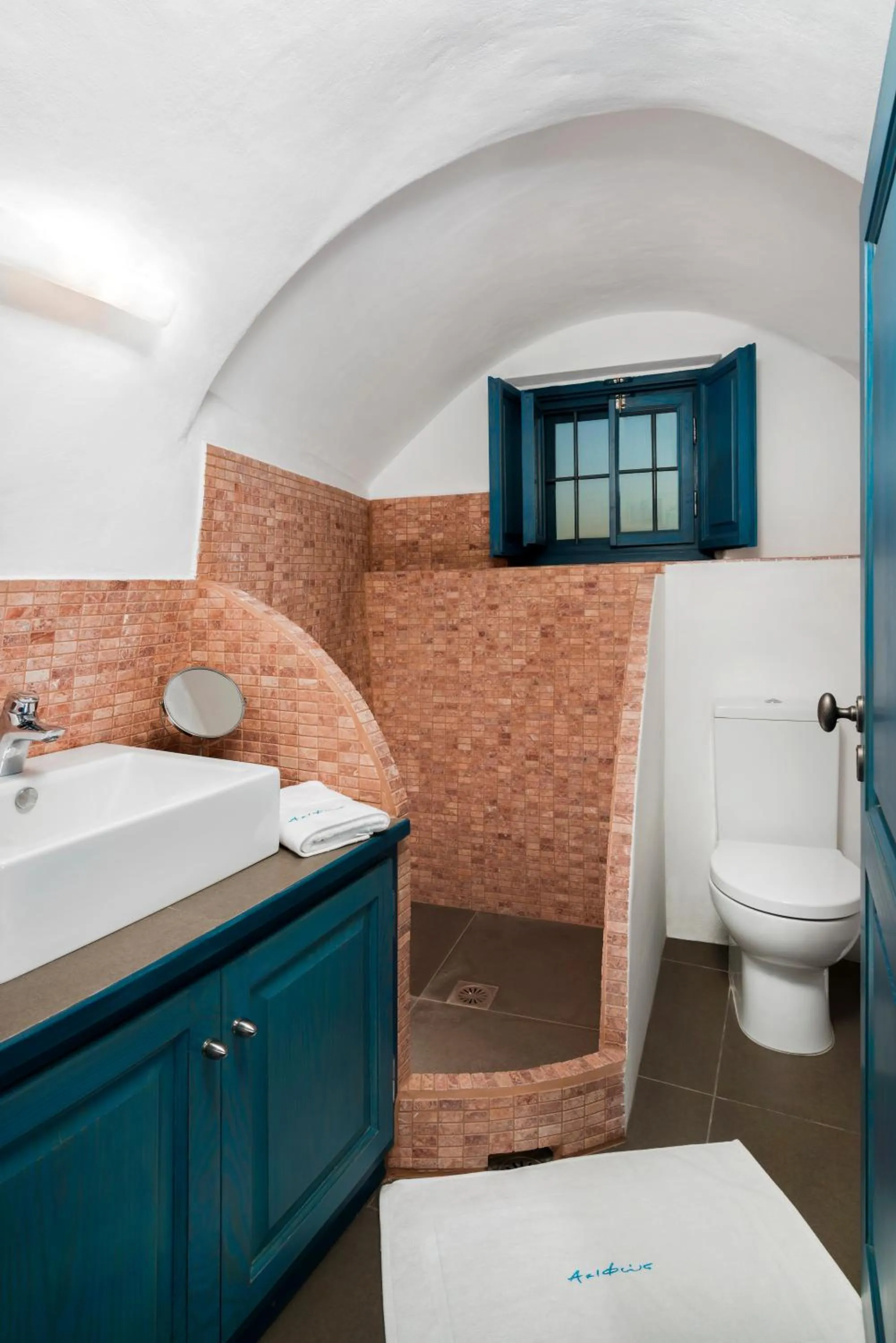 Bathroom in Horizon Aeifos Suites