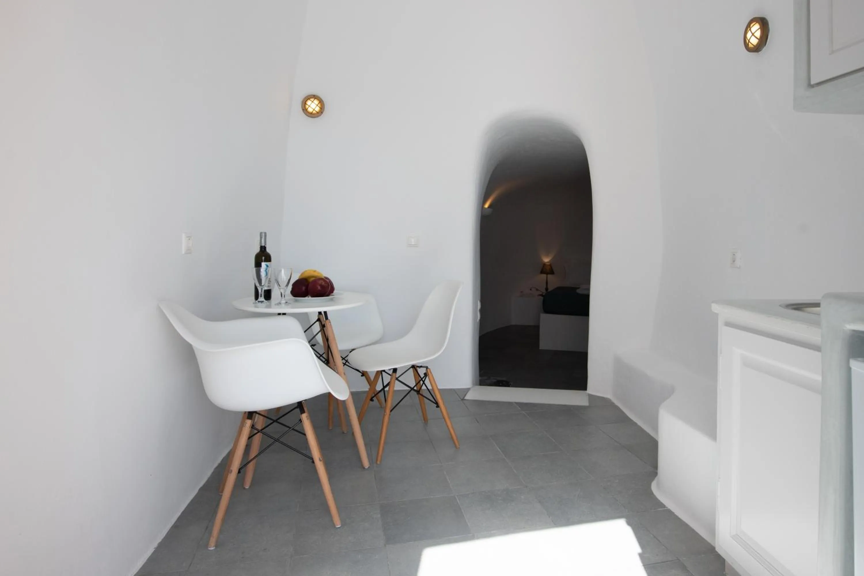 Dining area in Horizon Aeifos Suites