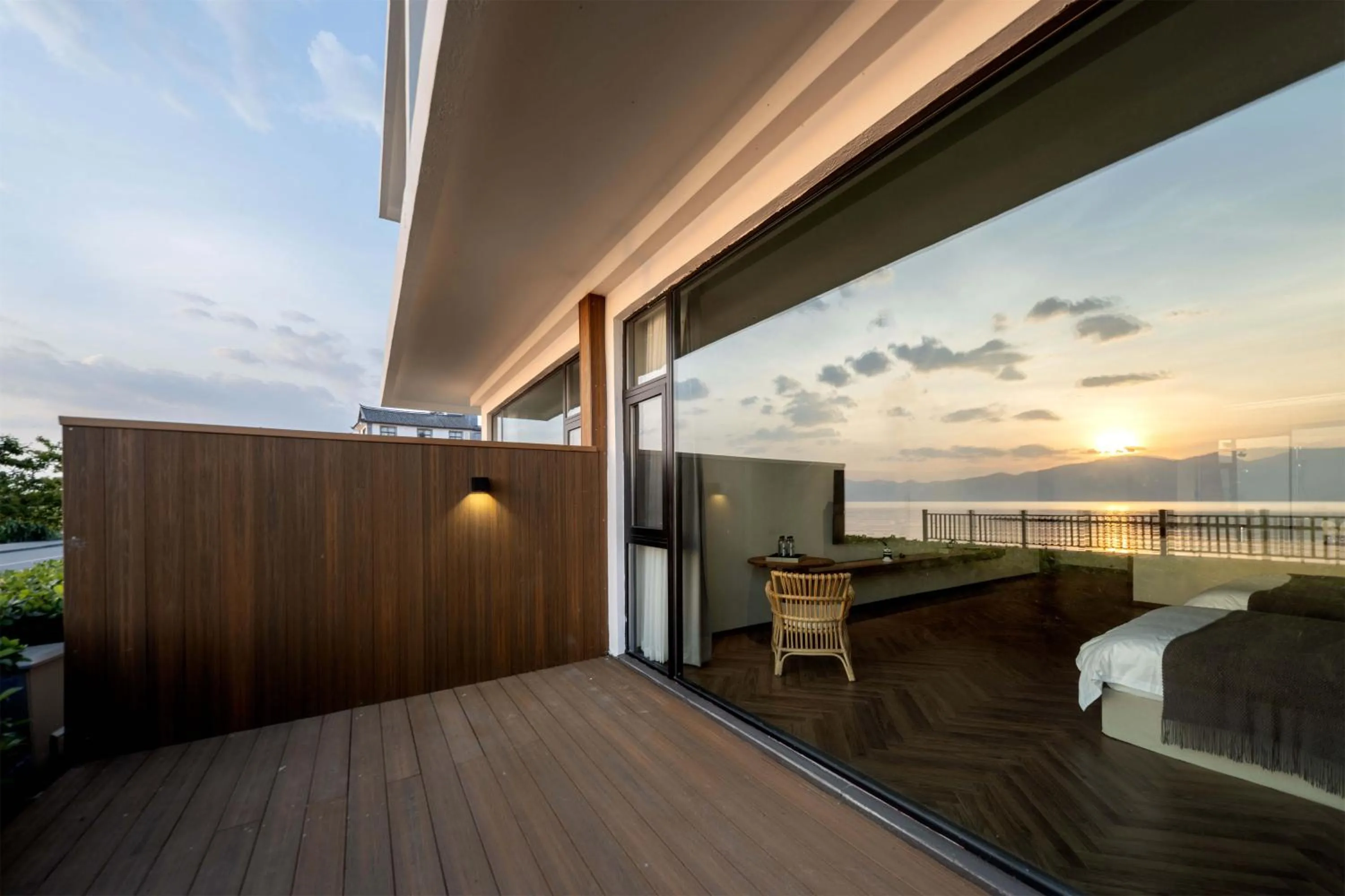 Sunrise in Dali Qingmai Seaview Resort
