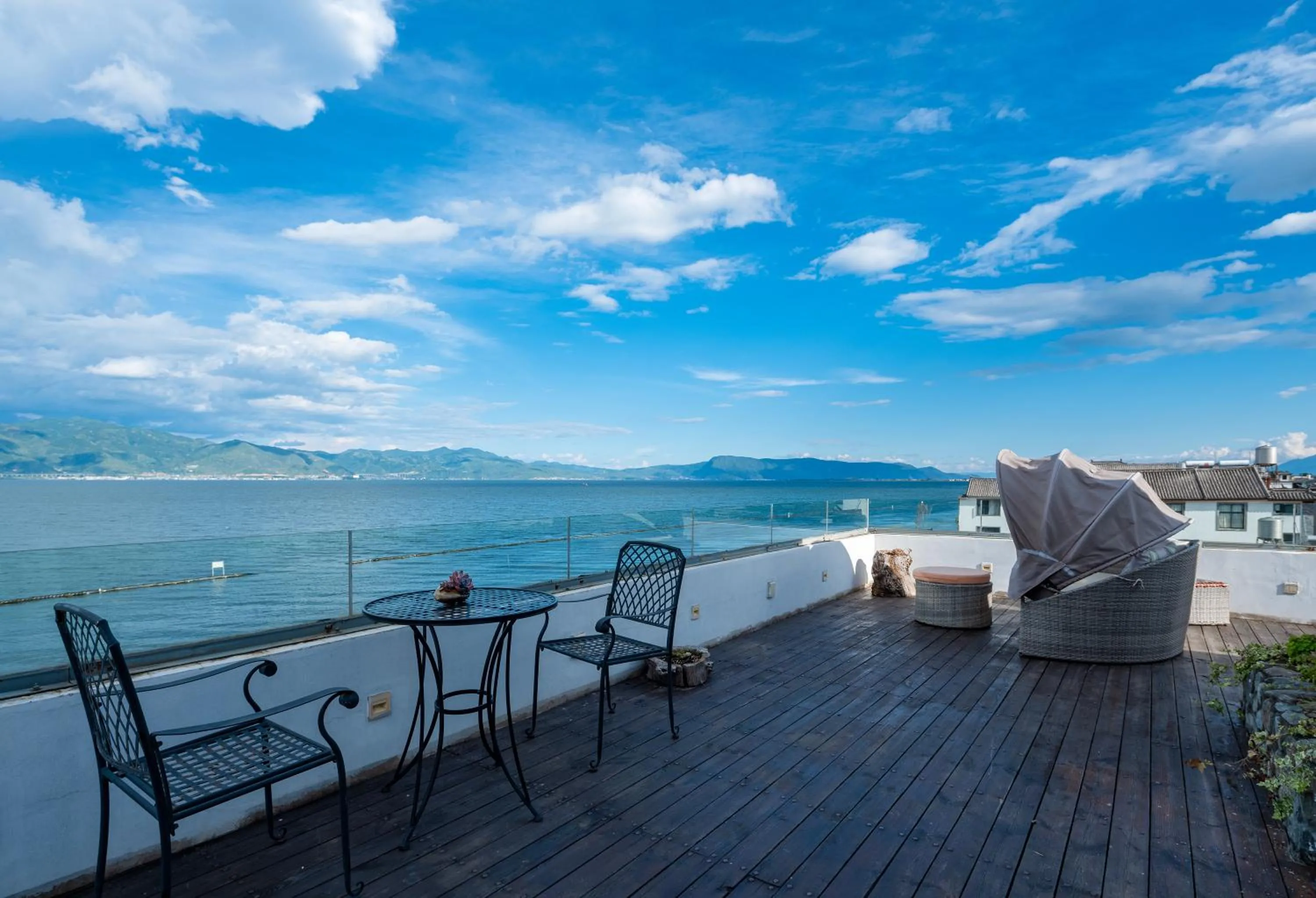 Balcony/Terrace in Dali Qingmai Seaview Resort